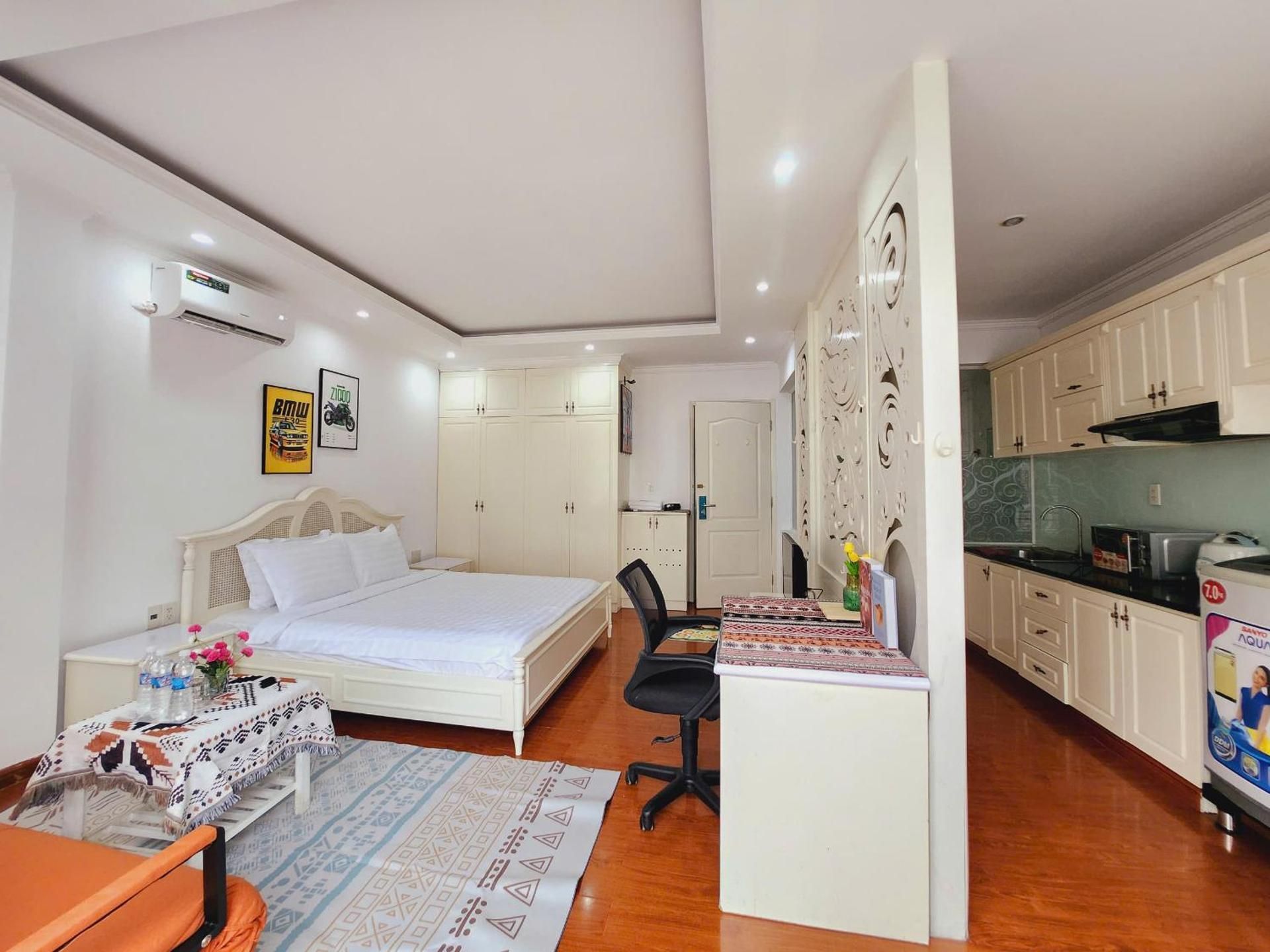 One-Bedroom Apartment with Balcony
