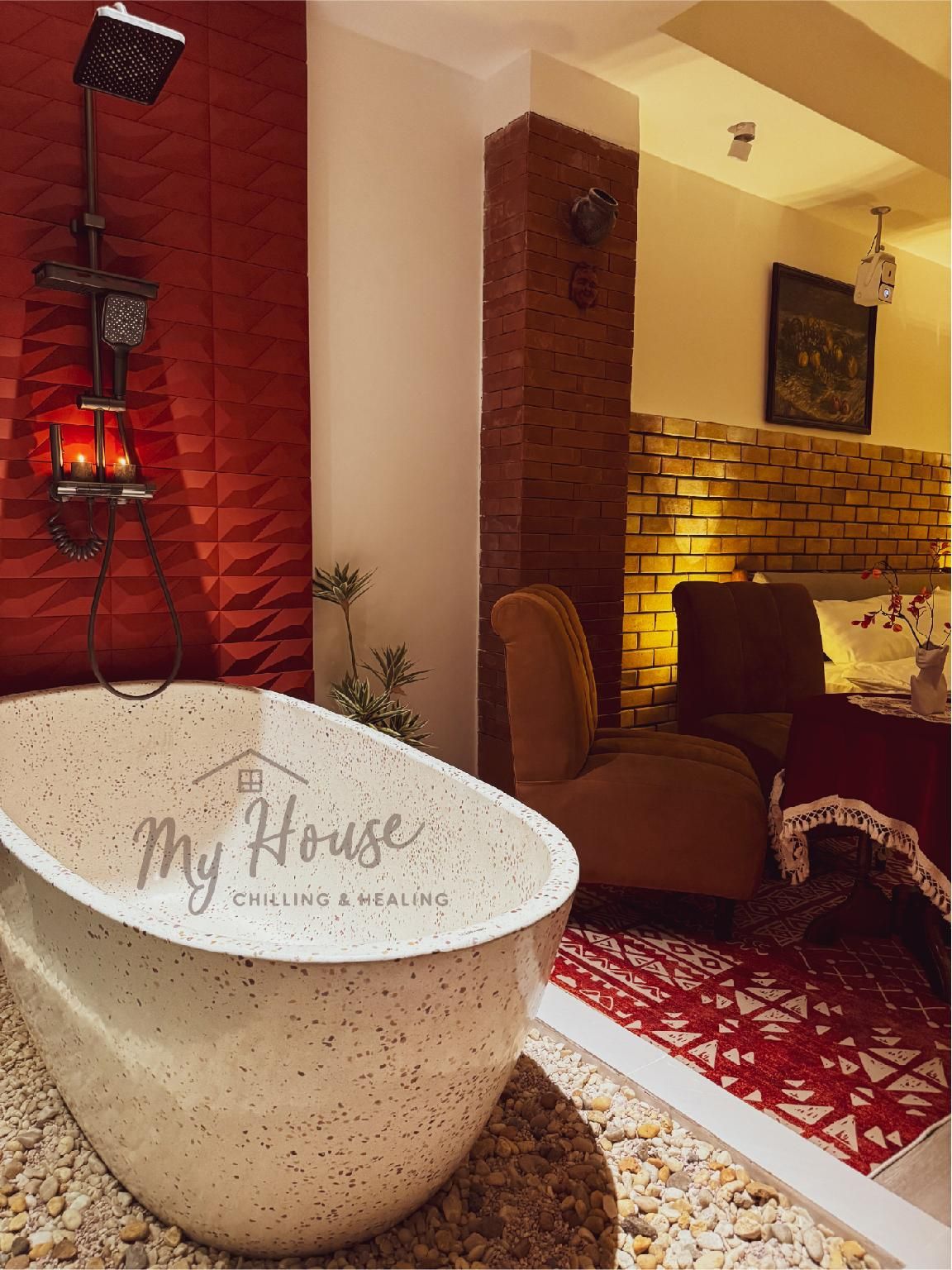 Deluxe King Accessible Bathtub