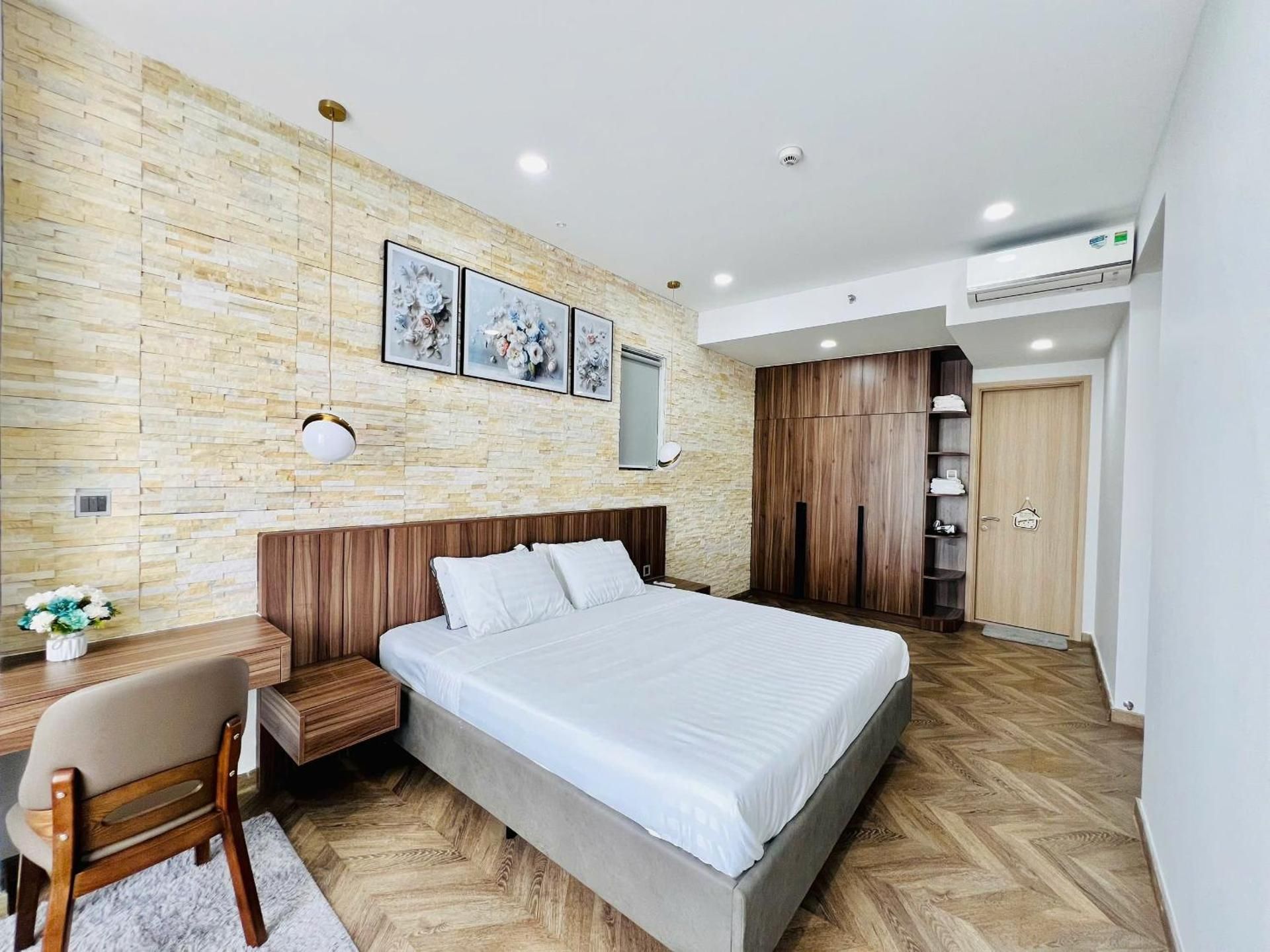 Two-Bedroom Deluxe Apartment with Balcony