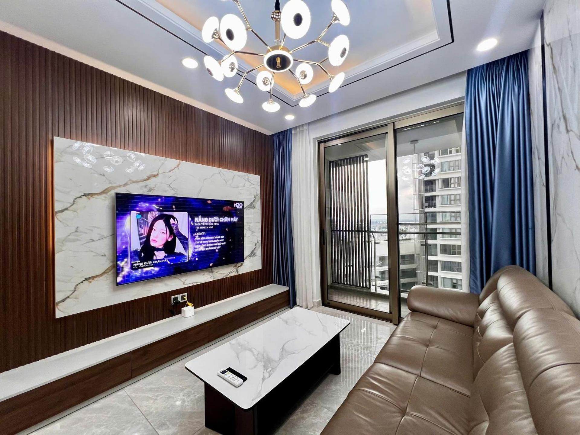 Three-Bedroom Apartment with Balcony