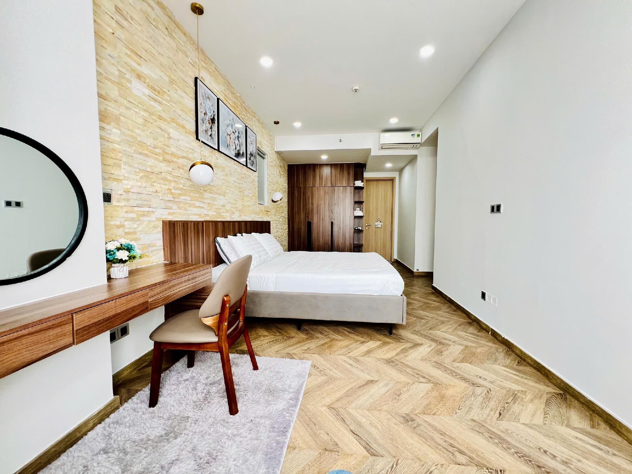 Superior 2 Bedroom Apartment -- City View