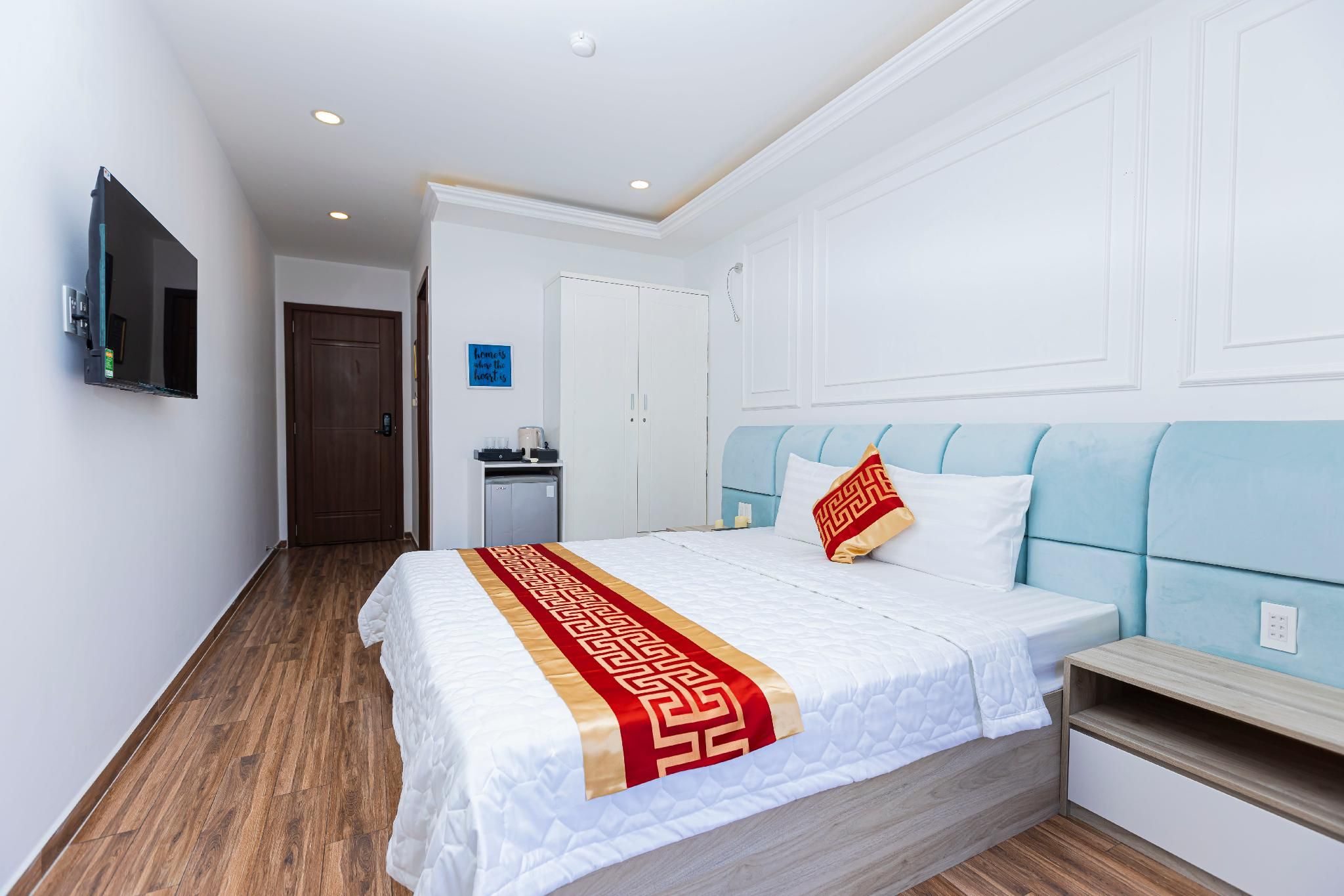 Balcony Deluxe Double - Detached Private Bathroom