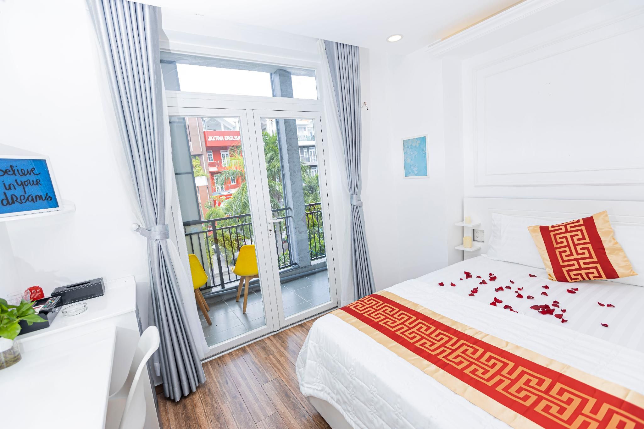 Standard - 1 Double Bed with Balcony