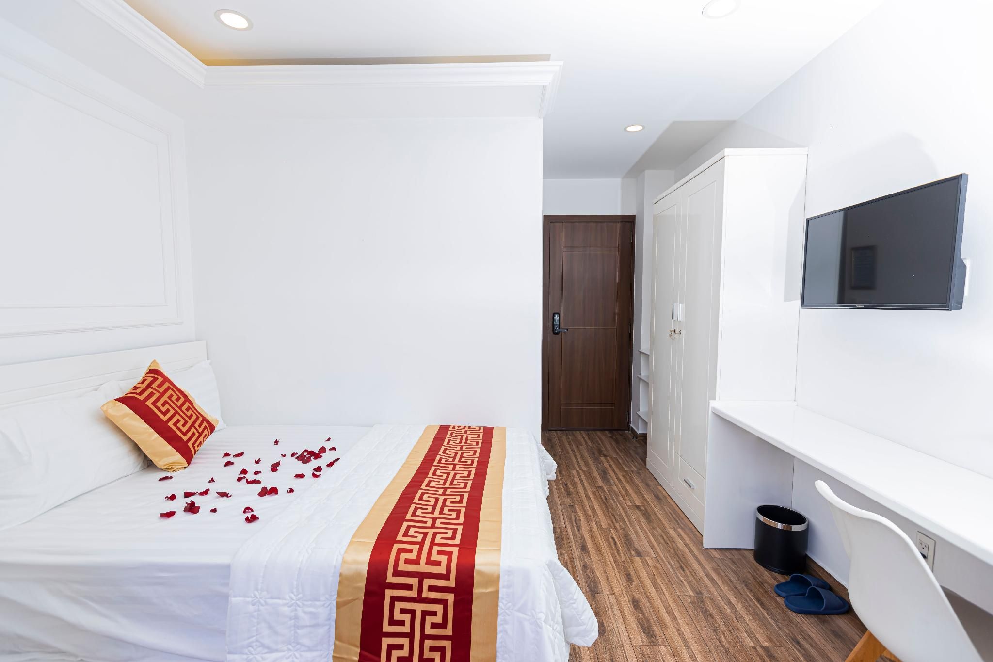 Standard - 1 Double Bed with Balcony