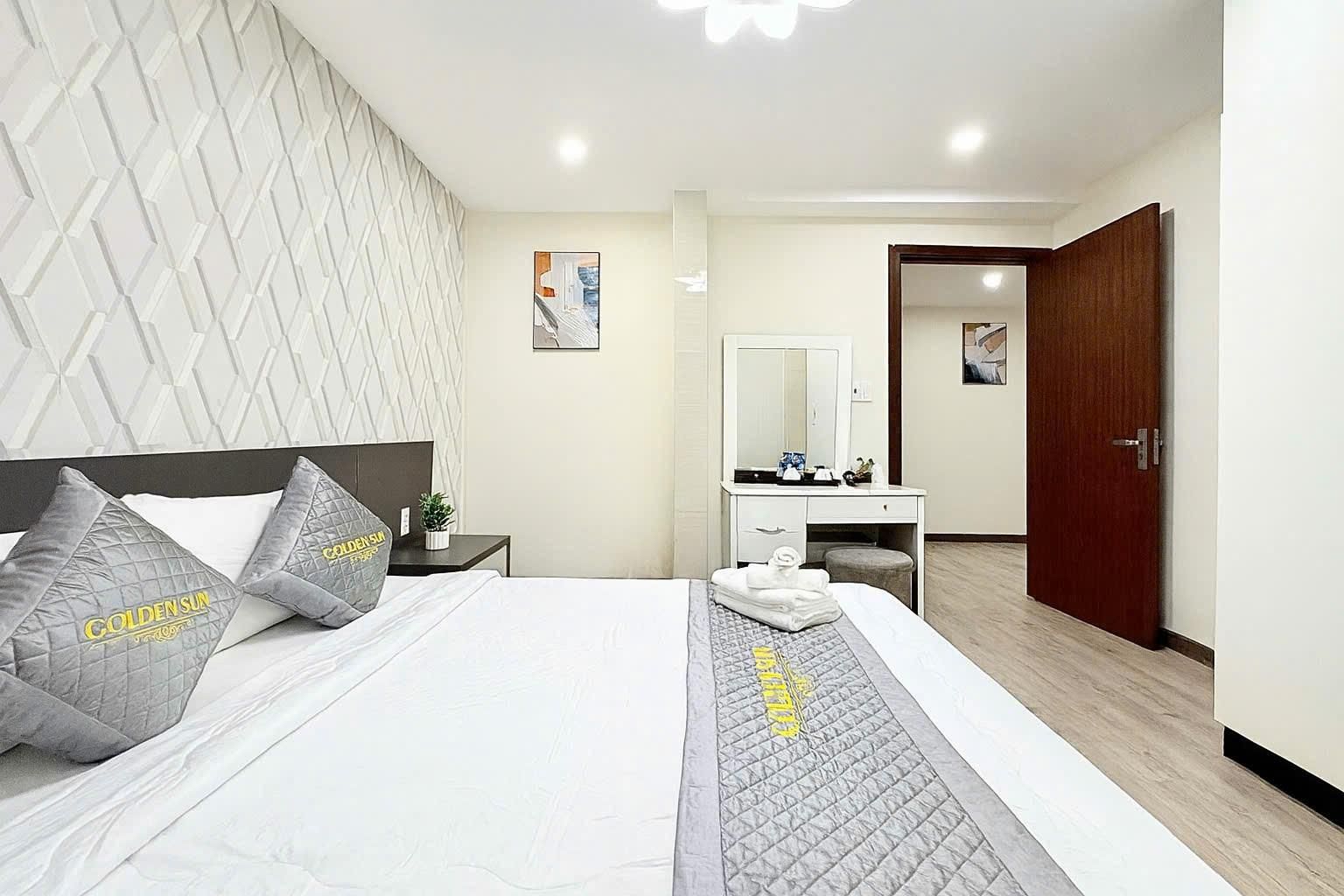 Apartment - 3 Bedrooms