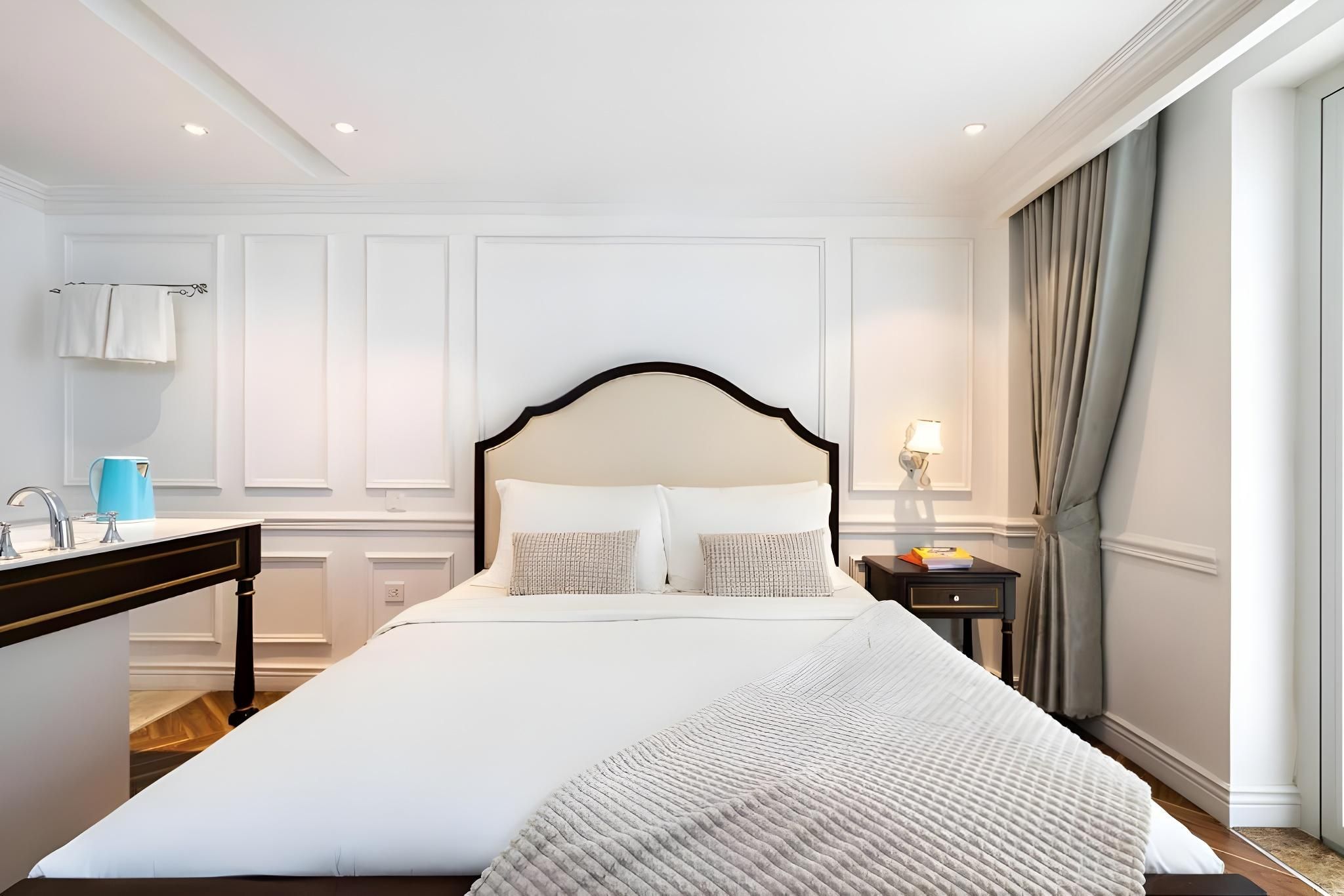 Superior - 1 Wide King Bed