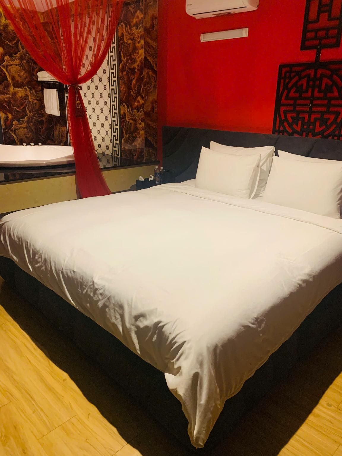 1 King Bed