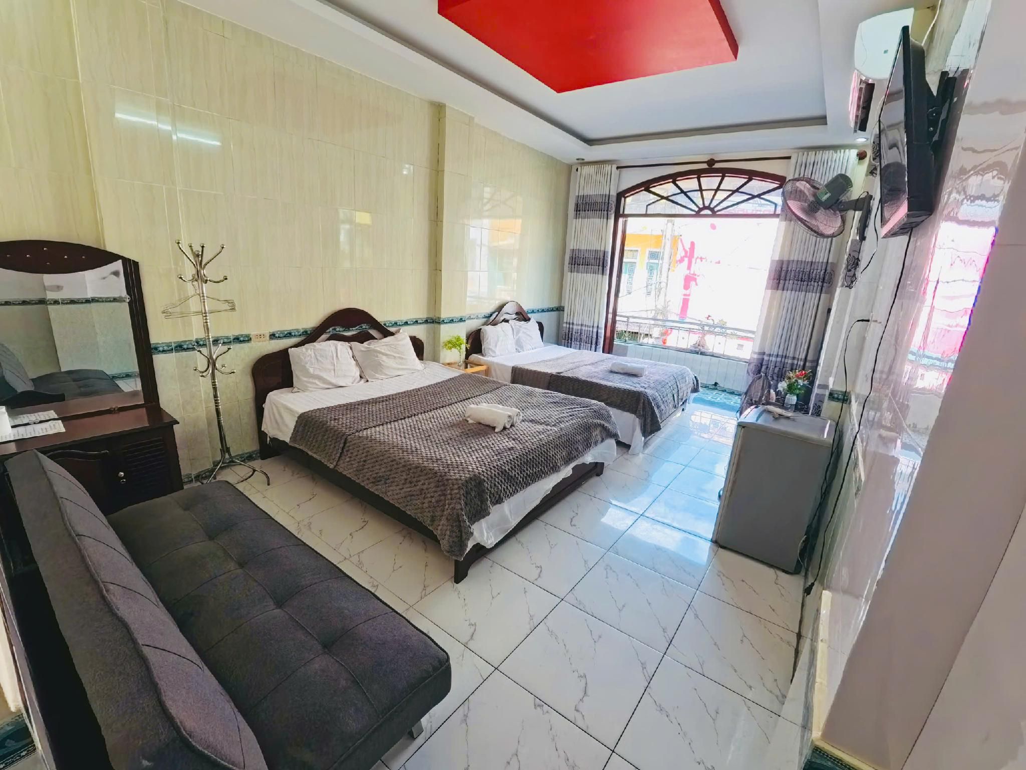 2 Double Beds Balcony