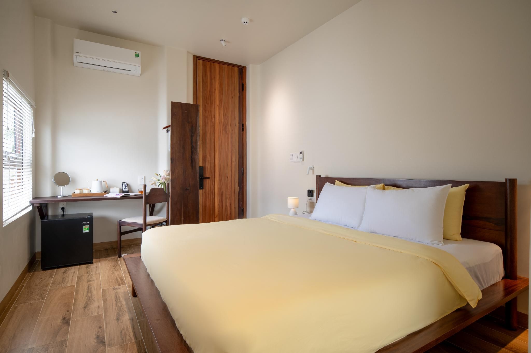 Deluxe King Room with Balcony
