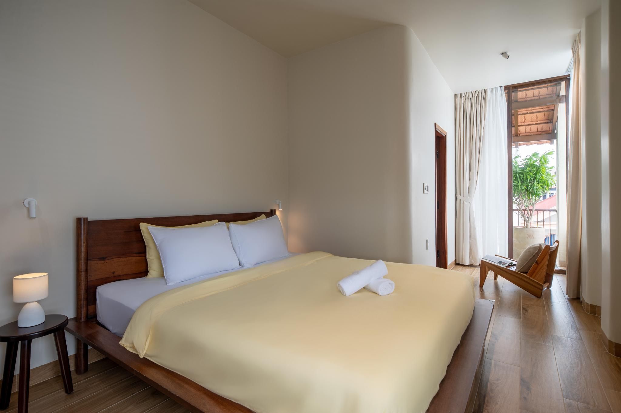 Deluxe King Room with Balcony