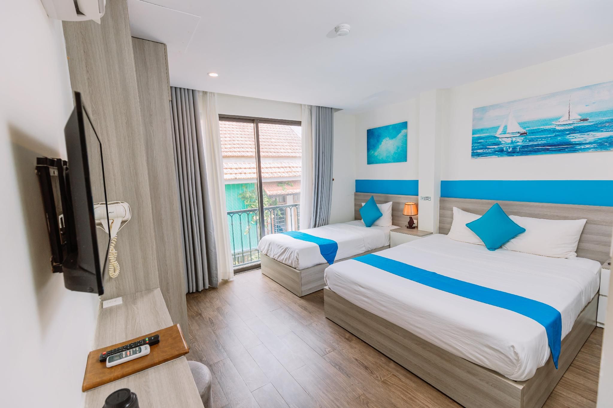 Deluxe - 2 Beds with Balcony