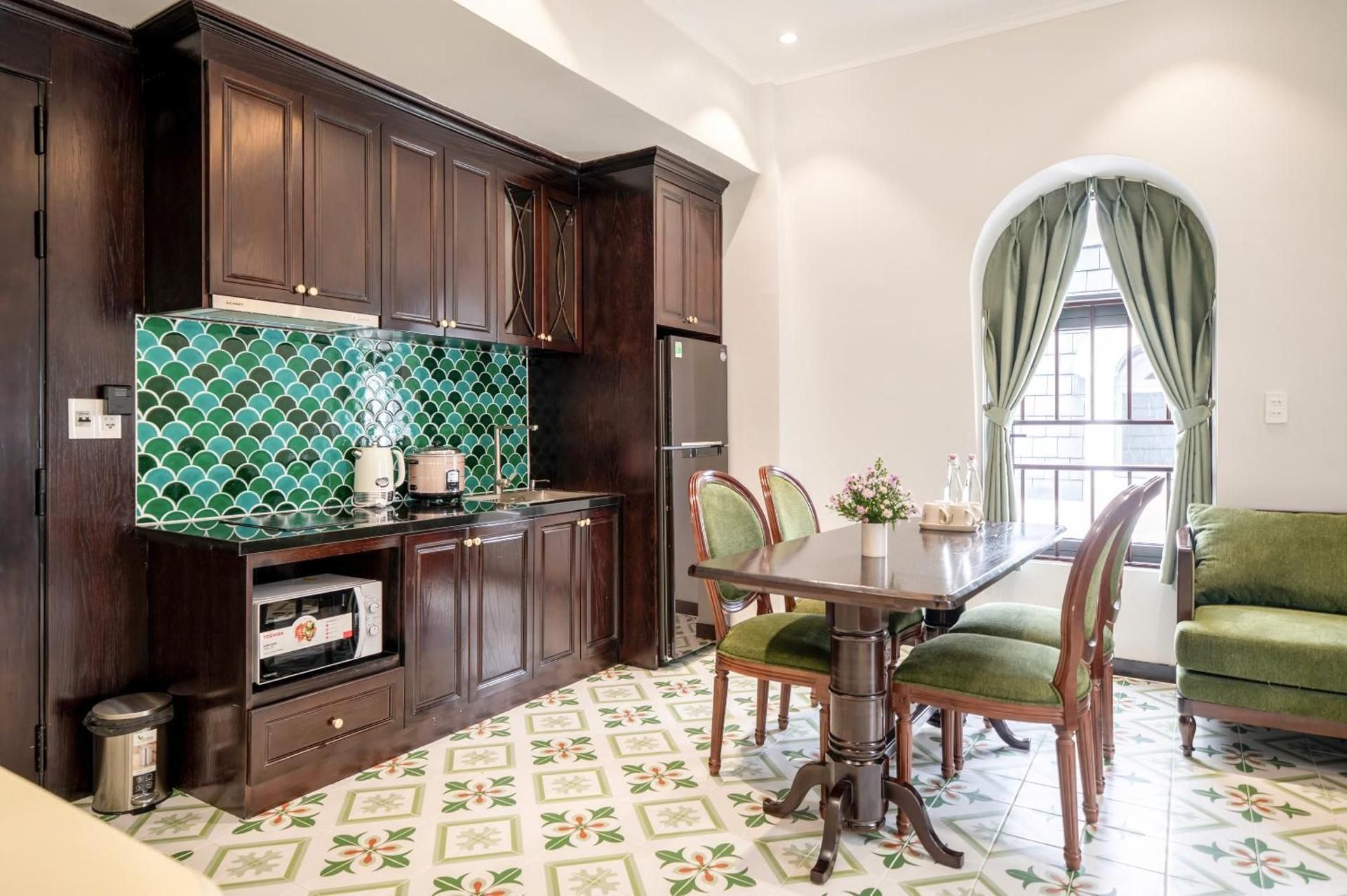 One-Bedroom Apartment With City View