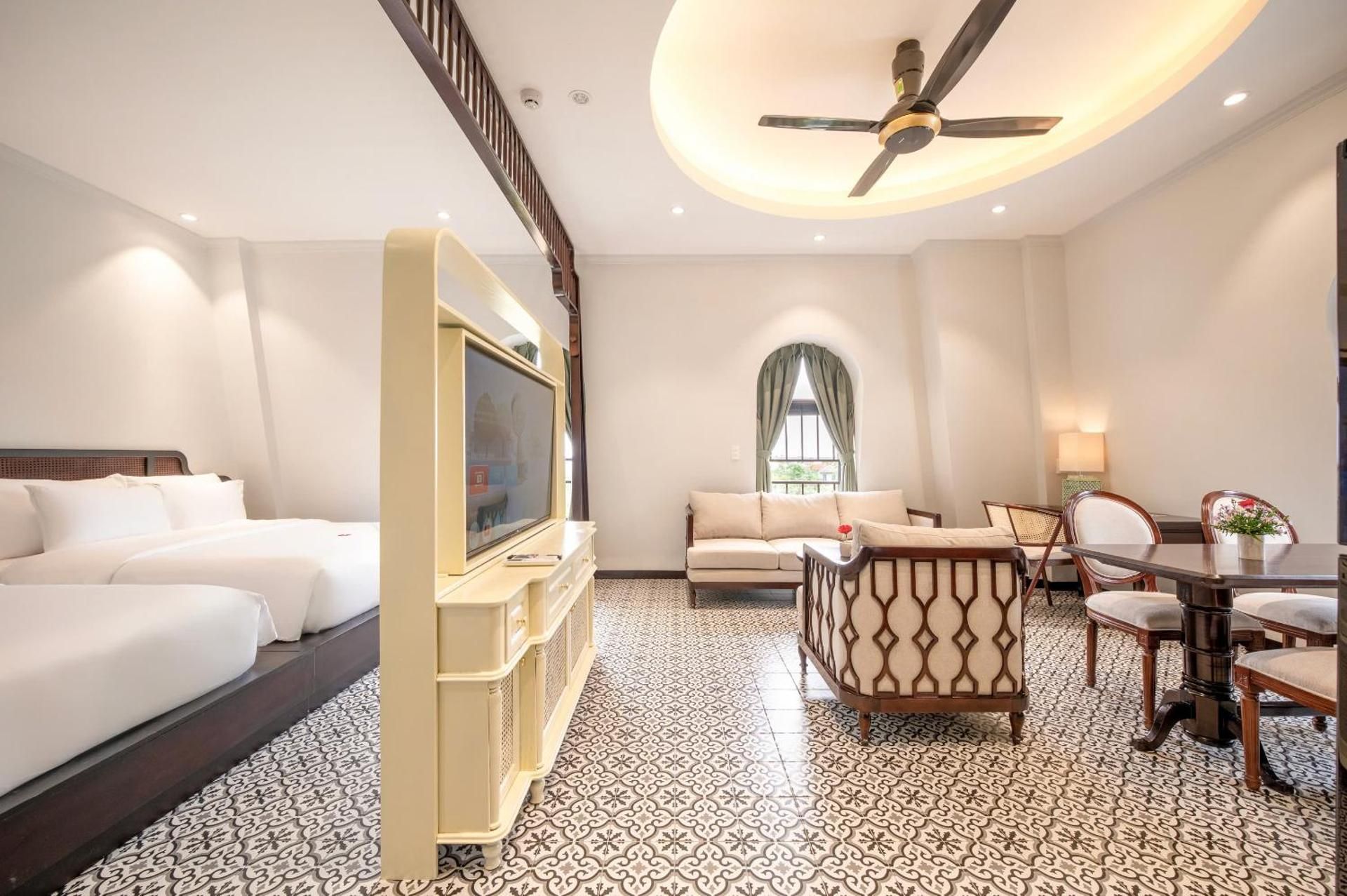 One-Bedroom Apartment with Park View