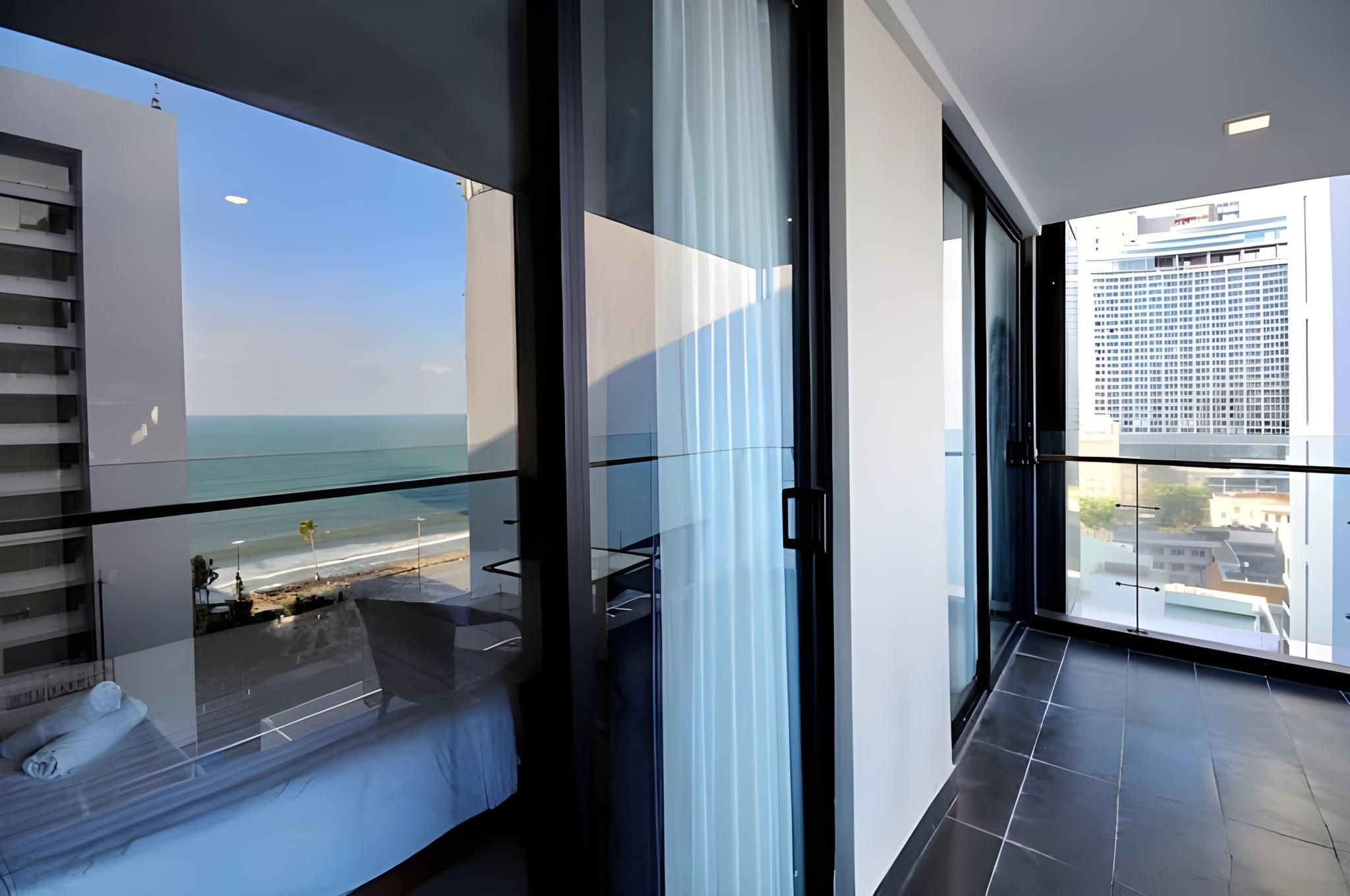 Balcony 3 bedroom apartment in Maple