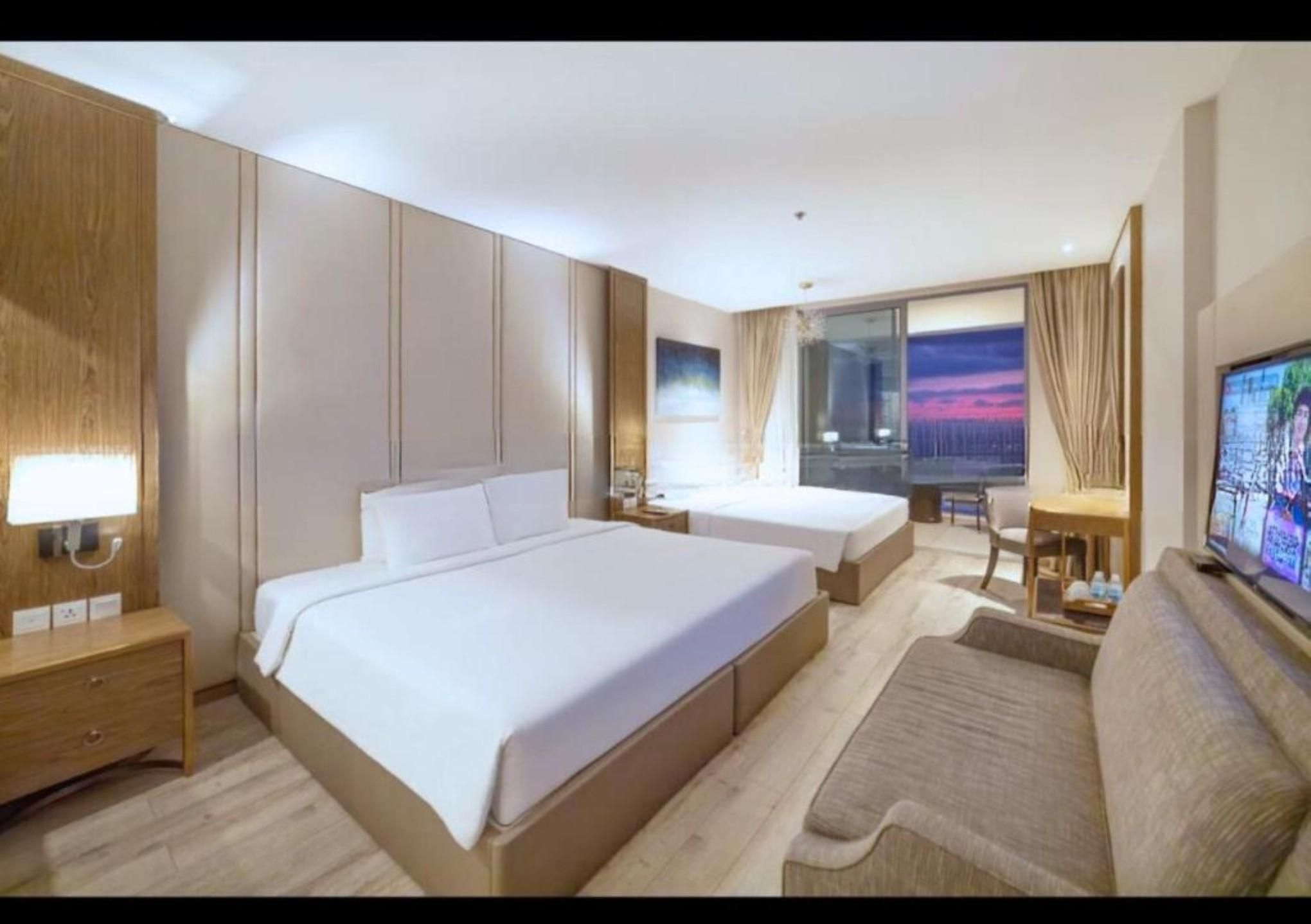 Family Room with Side Sea View
