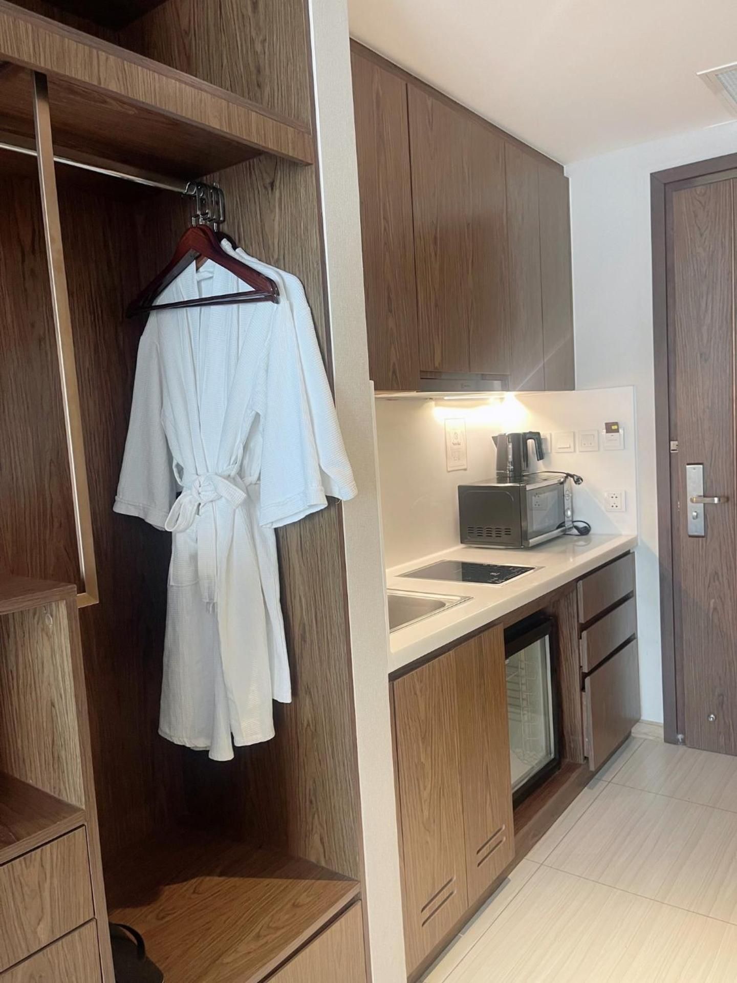 Deluxe Double Room with Side Sea View