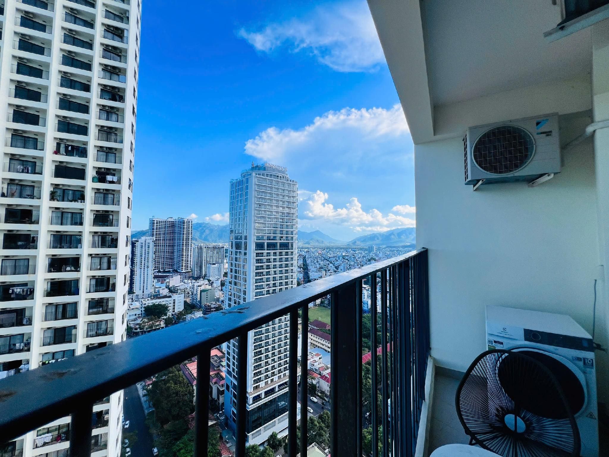 OceanSky 5* Suites @ Gold Coast Nha Trang