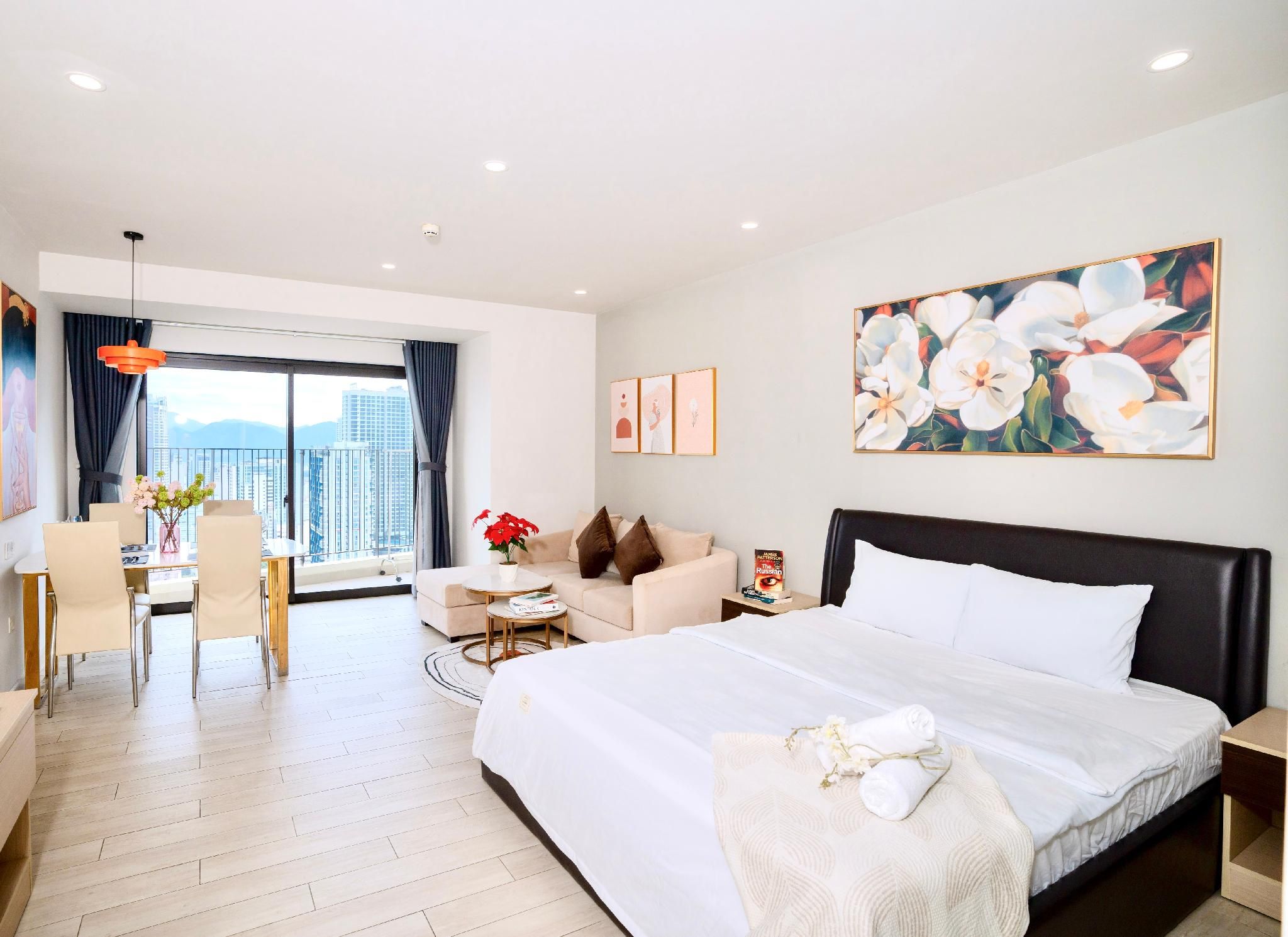 Sea@Sky 5*Suite@Gold Coast Nha Trang, Beach & Mail