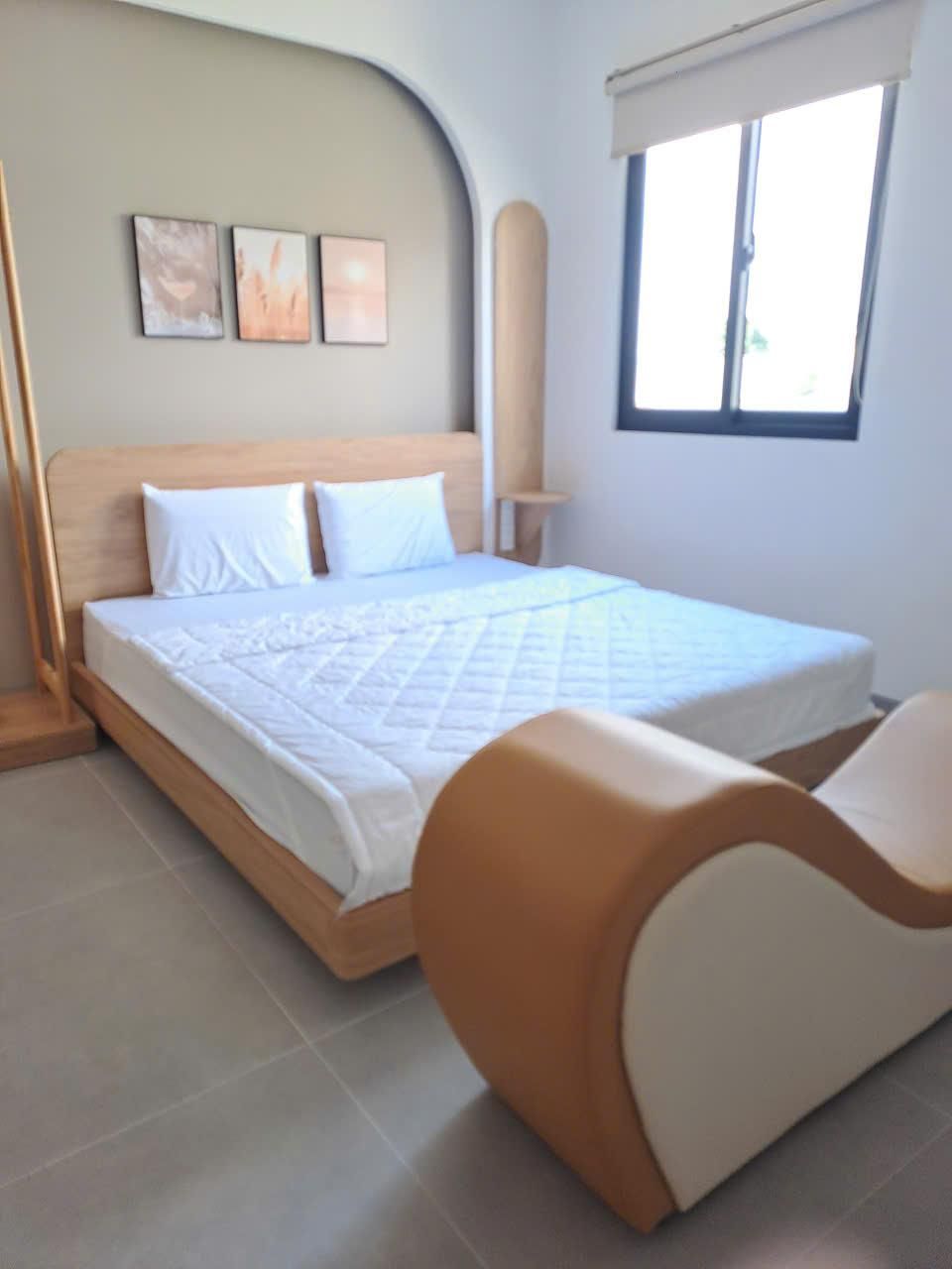 1 Queen Room