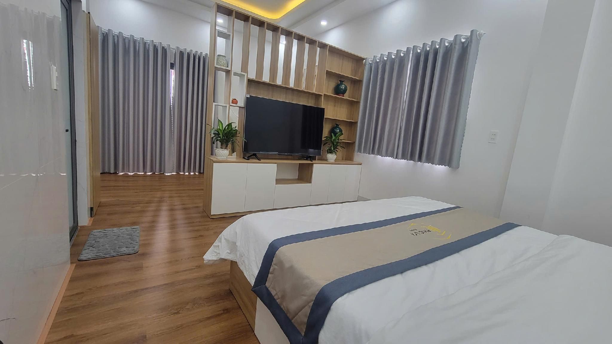 Queen Bedroom with Private Bathroom