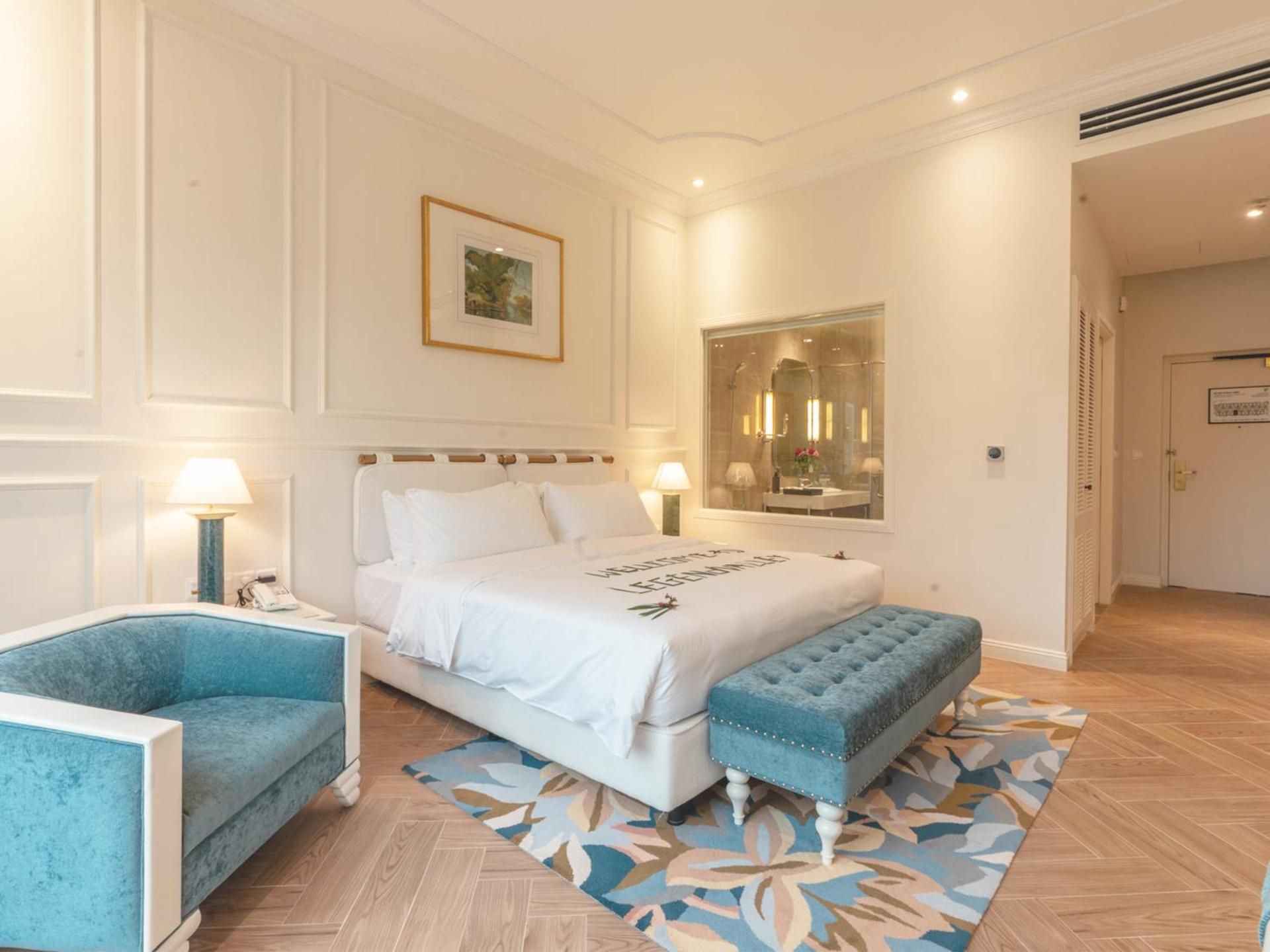 Deluxe King Pool View