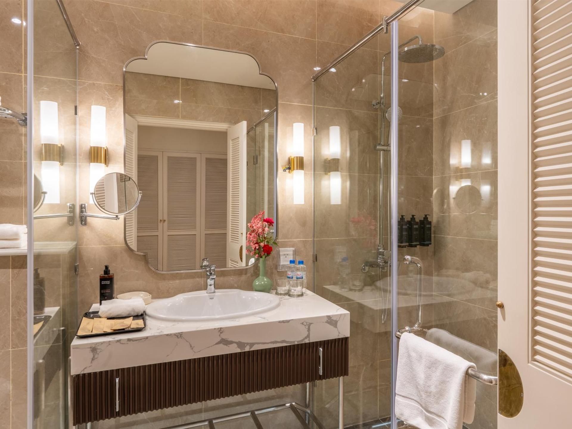 Legend Valley Hotel Ha Nam Suite Room 3