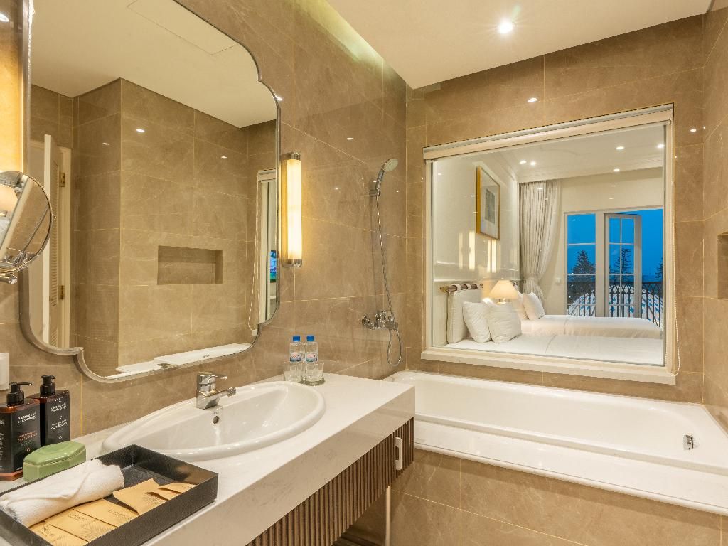 Deluxe Twin Pool View