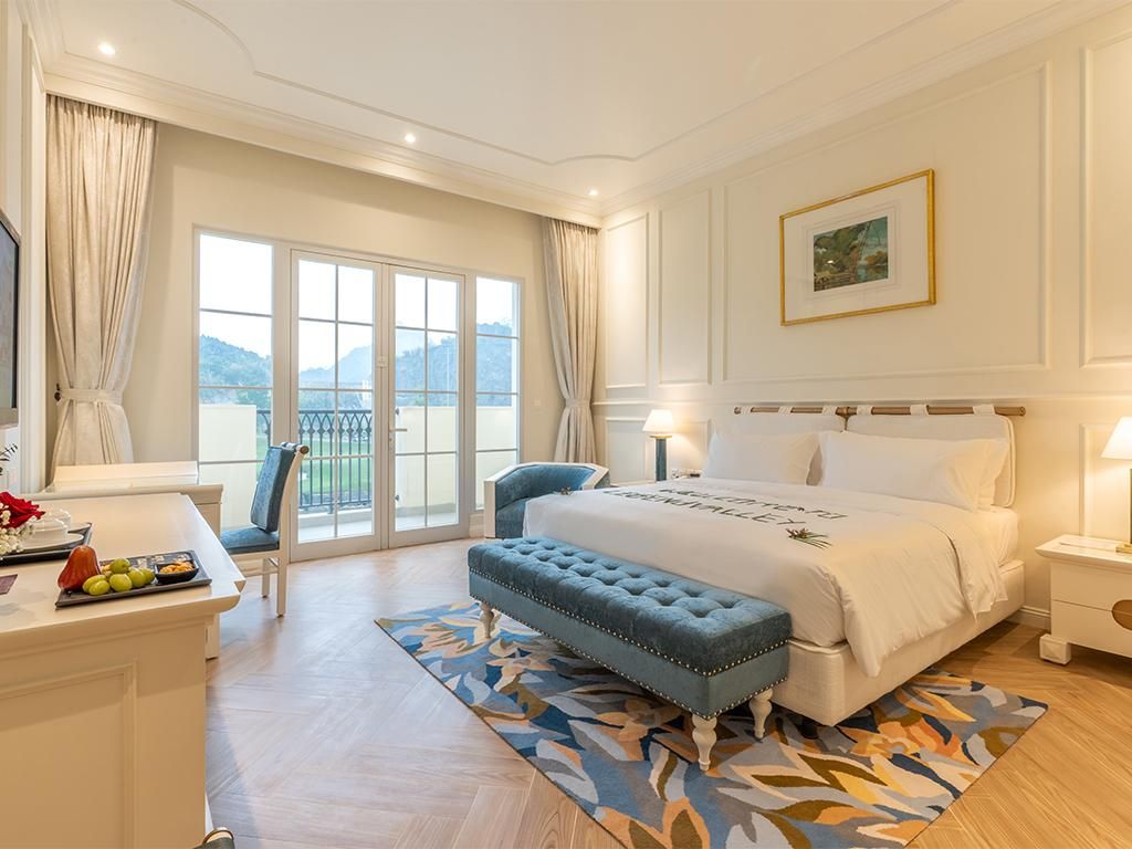 Legend Valley Hotel Ha Nam Deluxe King Valley View 2