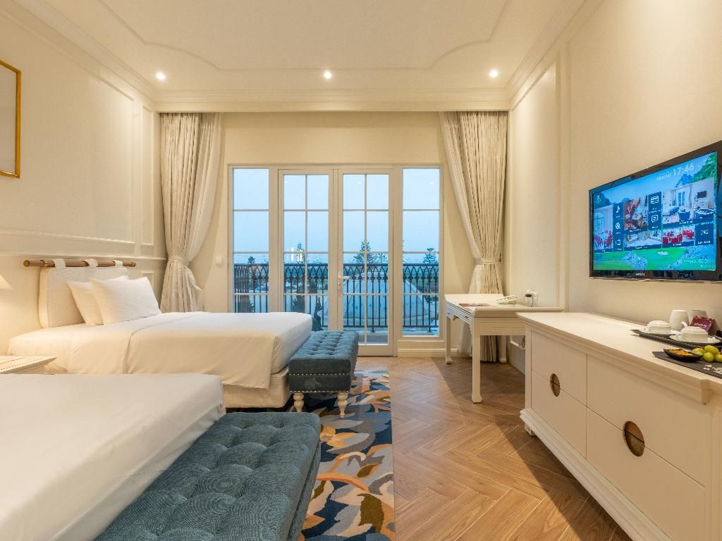 Deluxe Twin Pool View