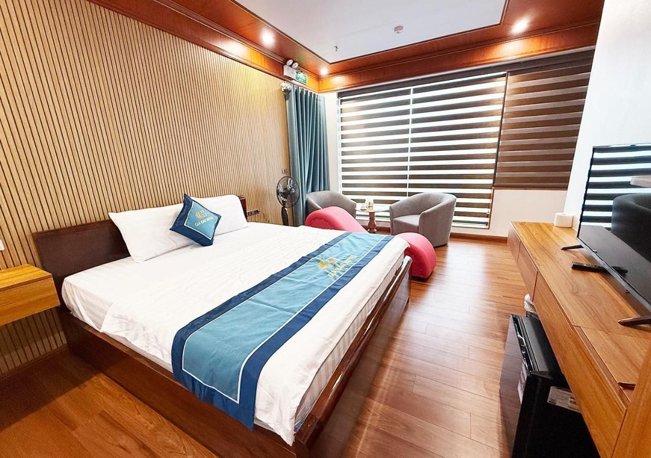 shared lounge/tv area