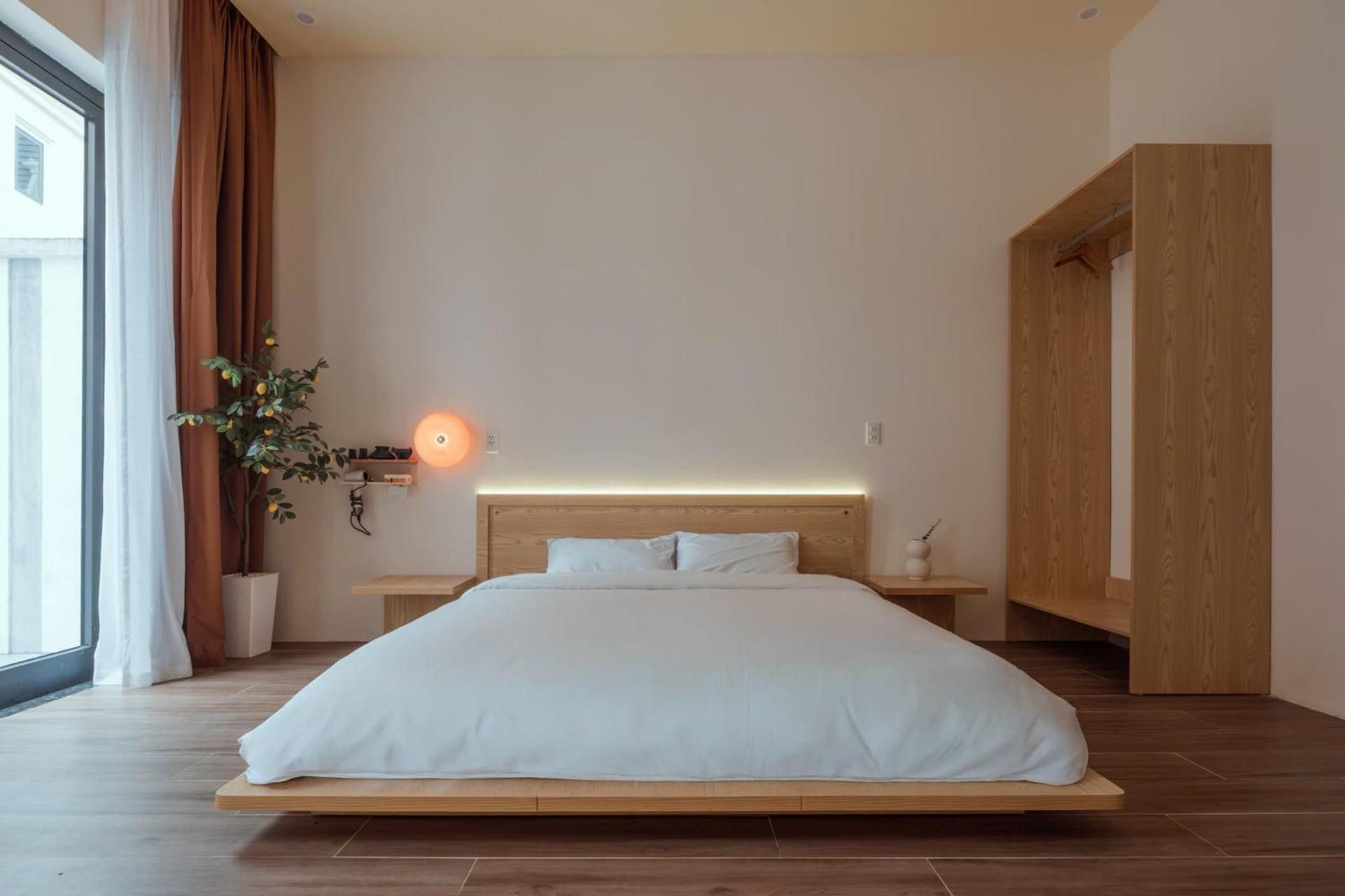 King Room - Non-Smoking