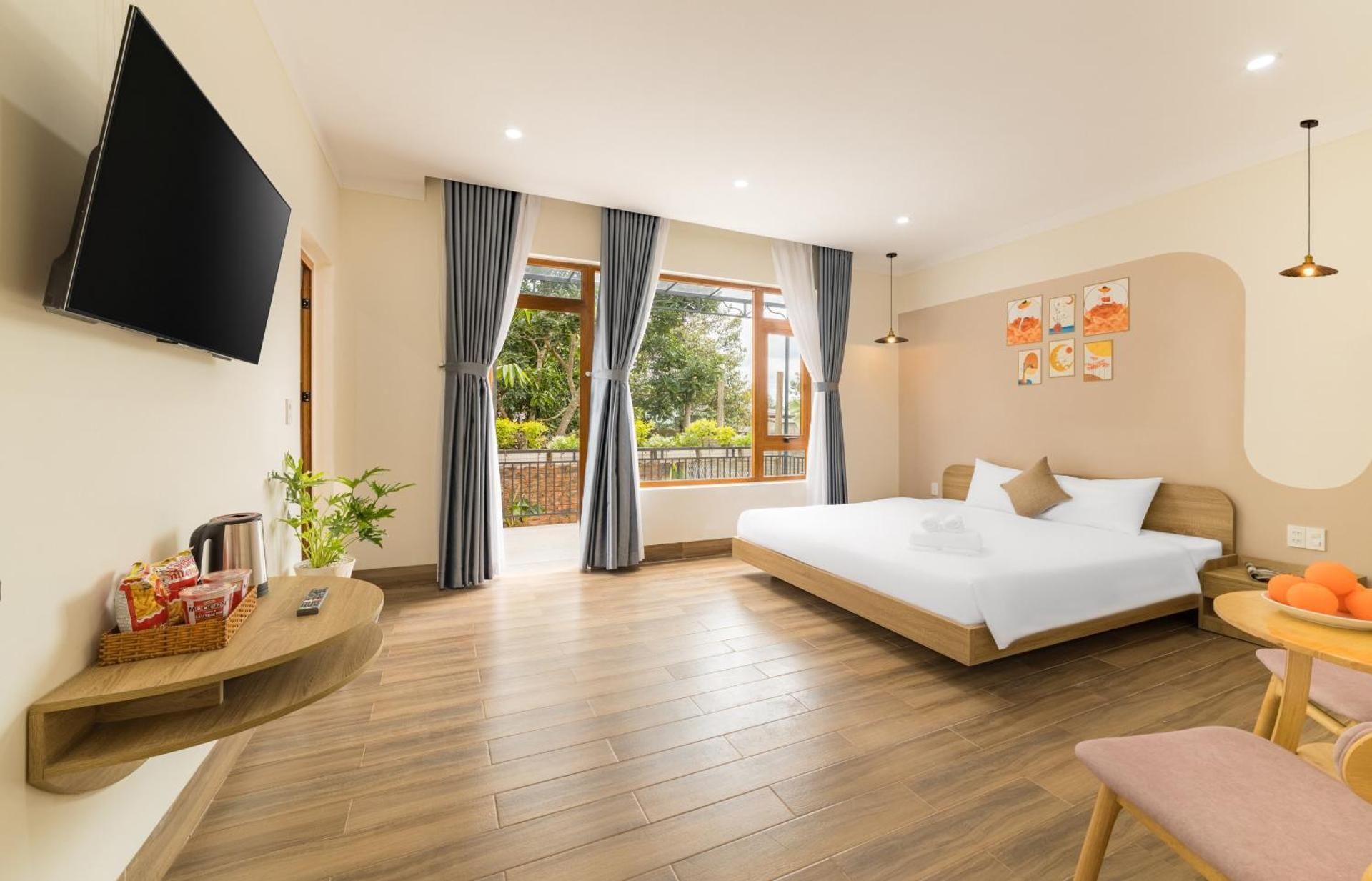 TT House Pleiku Deluxe Double Room