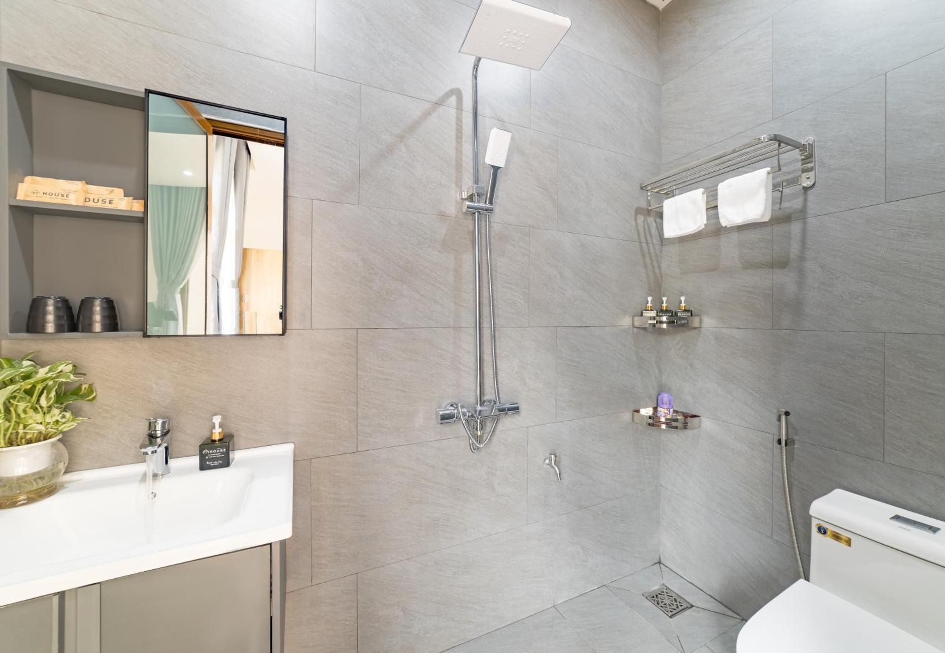 TT House Pleiku Deluxe Double Room 3