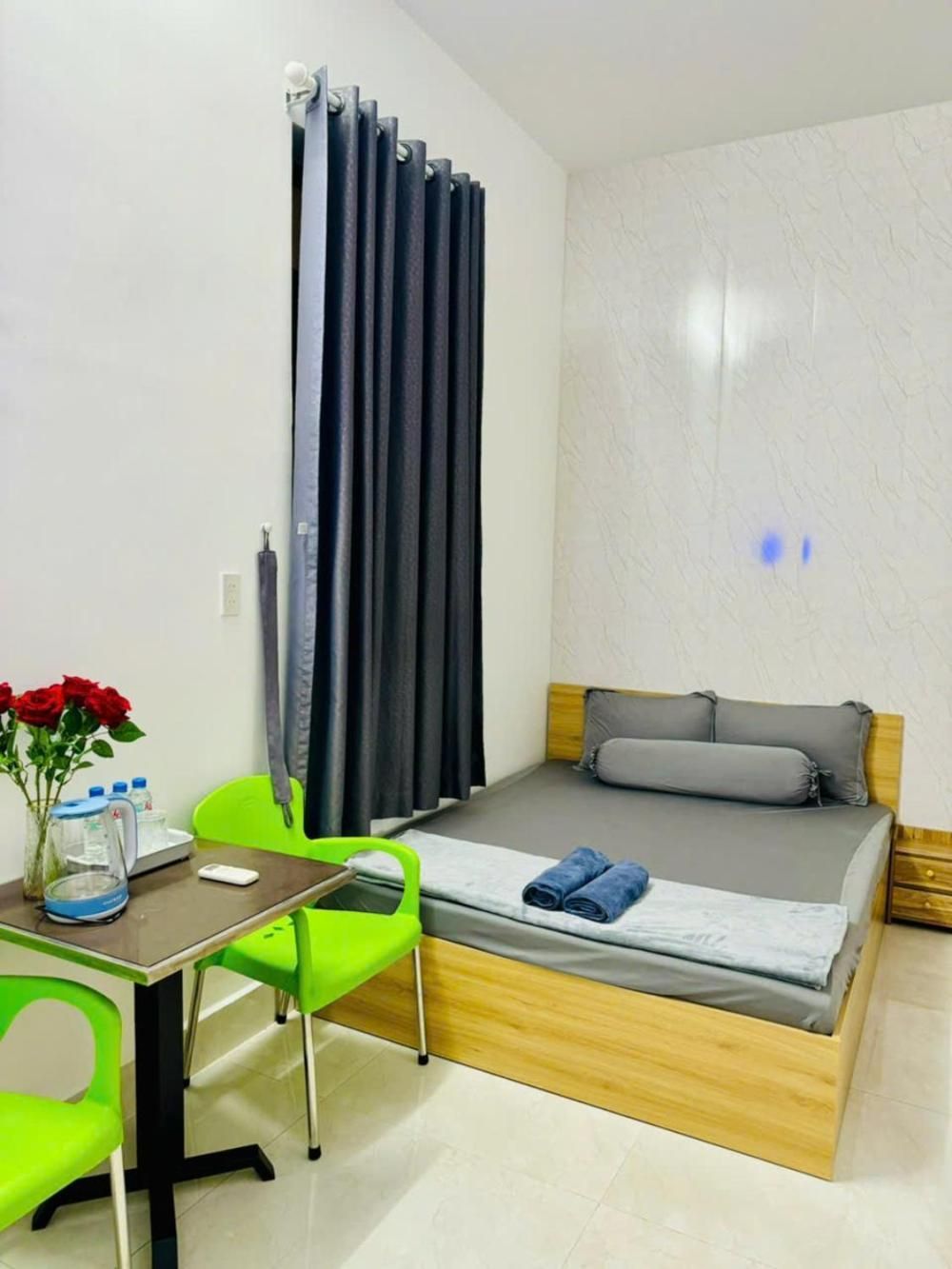 One-Bedroom Apartment With City View