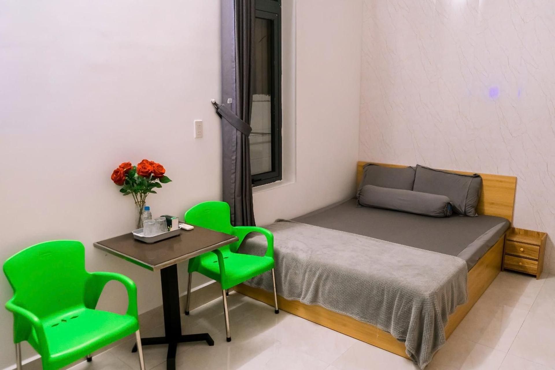One-Bedroom Apartment With City View