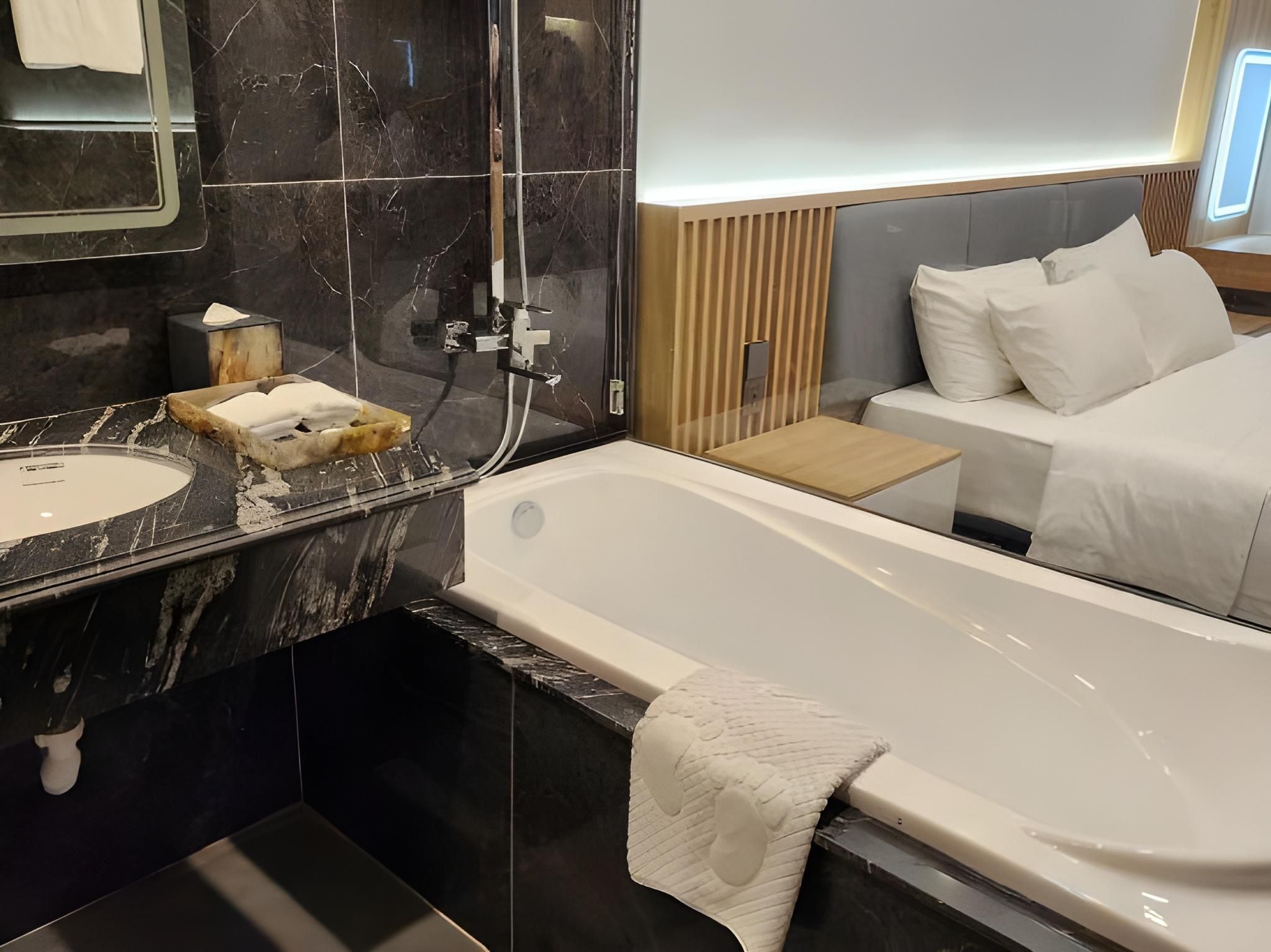 Deluxe Apartment for 2 Adults with Kitchenette