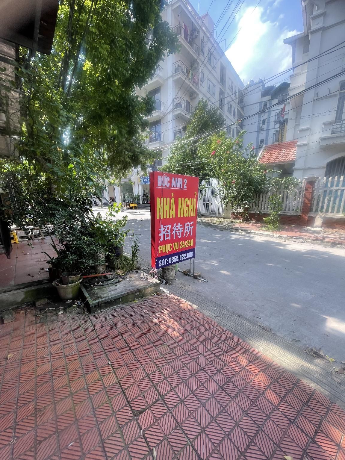 Single Room with Shared Shower and Toilet