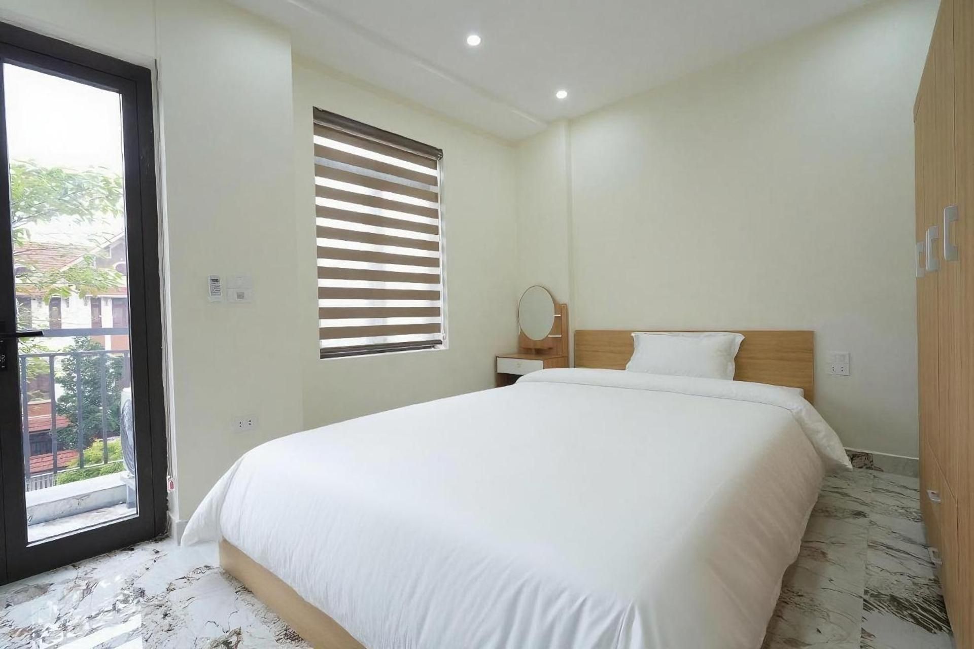 Single Room with Private Bathroom