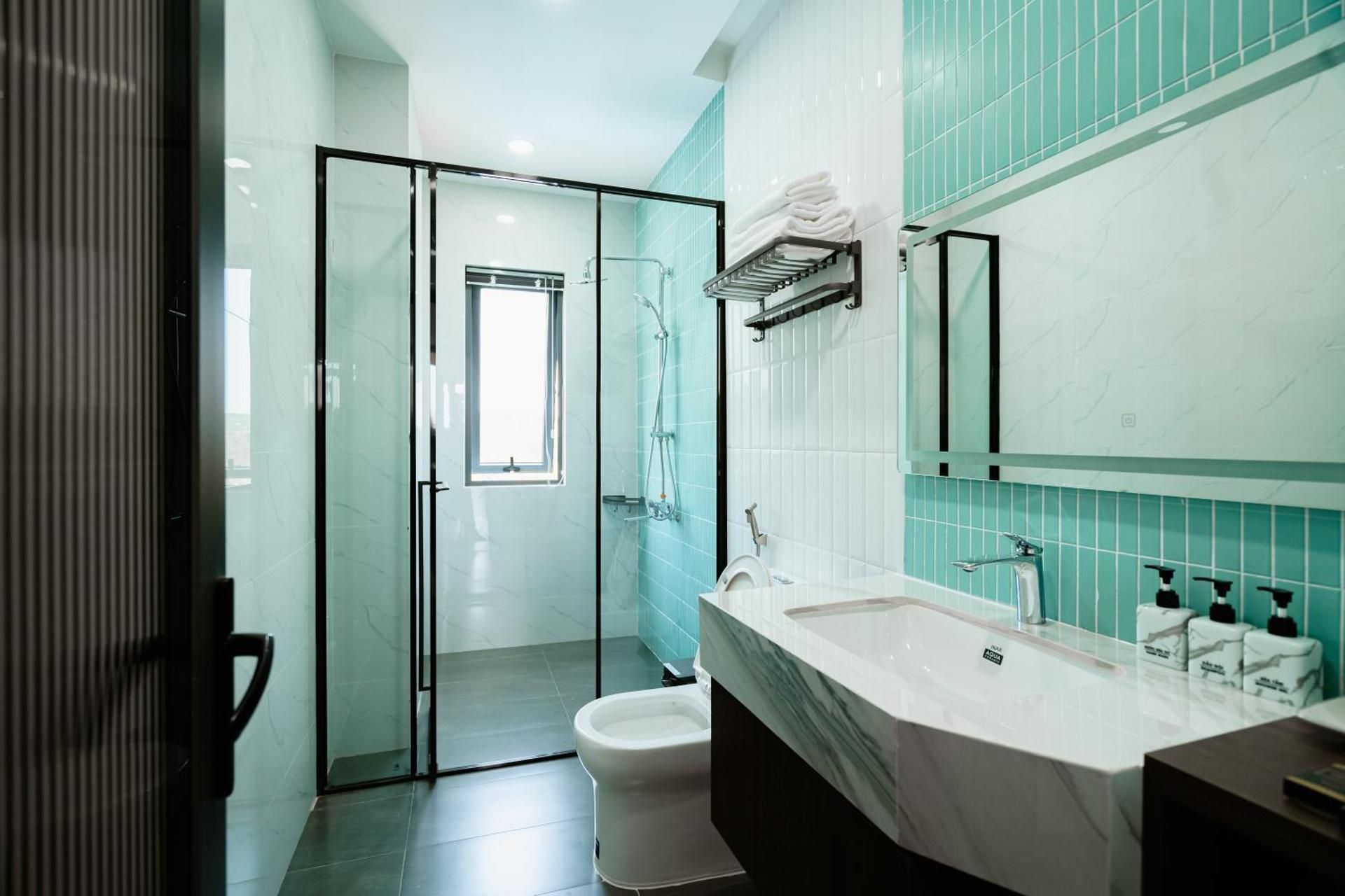 Hoang Thien Homestay & Sport Quadruple Room with Balcony 3