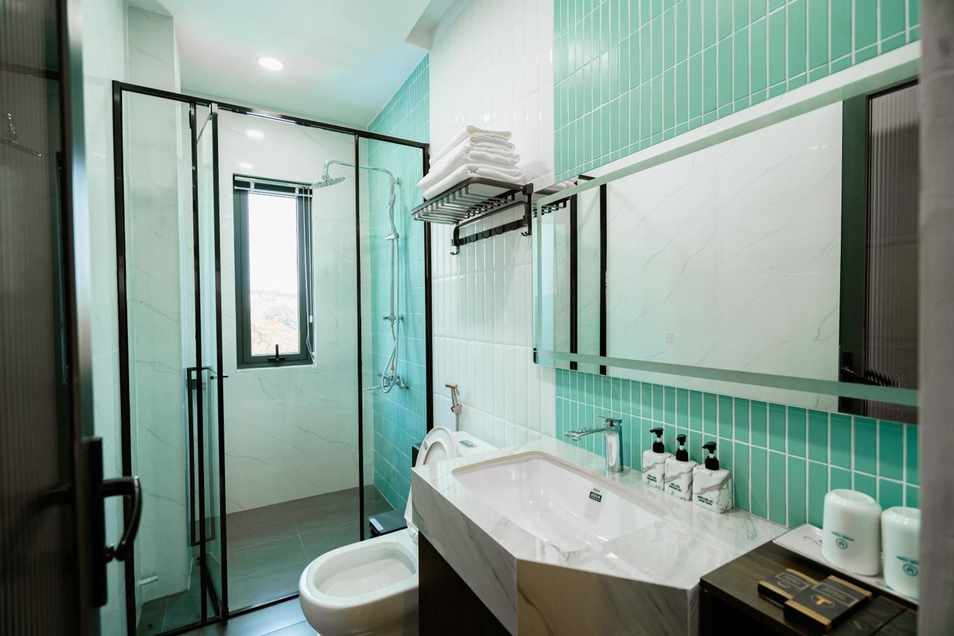 Hoang Thien Homestay & Sport Deluxe Double Room with Balcony 3