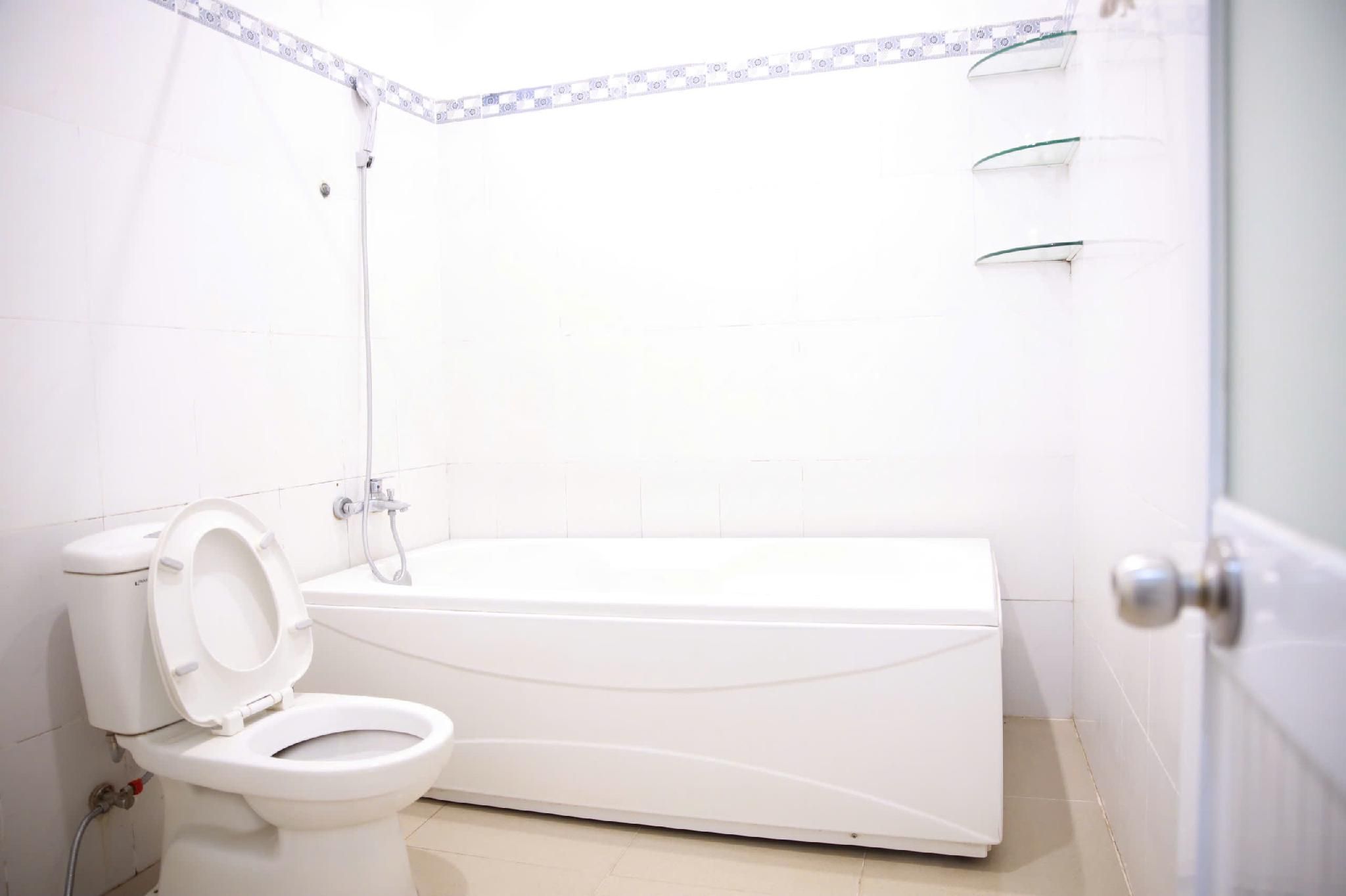 Khách sạn Bảo Lộc Garden Family 4 Pax with Window, 1 King and 2 Single 3