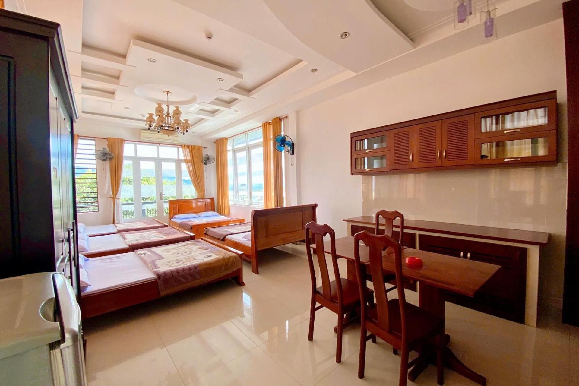 Family Room with Garden View