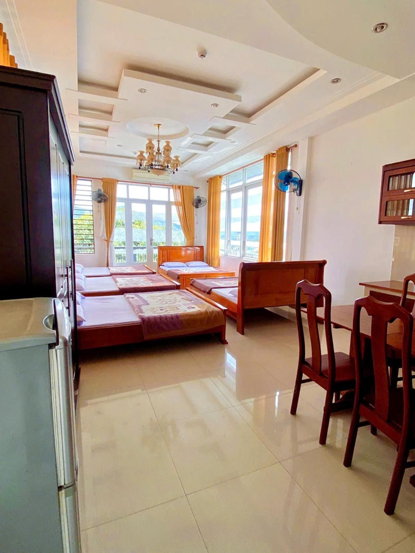 Family Room with Garden View