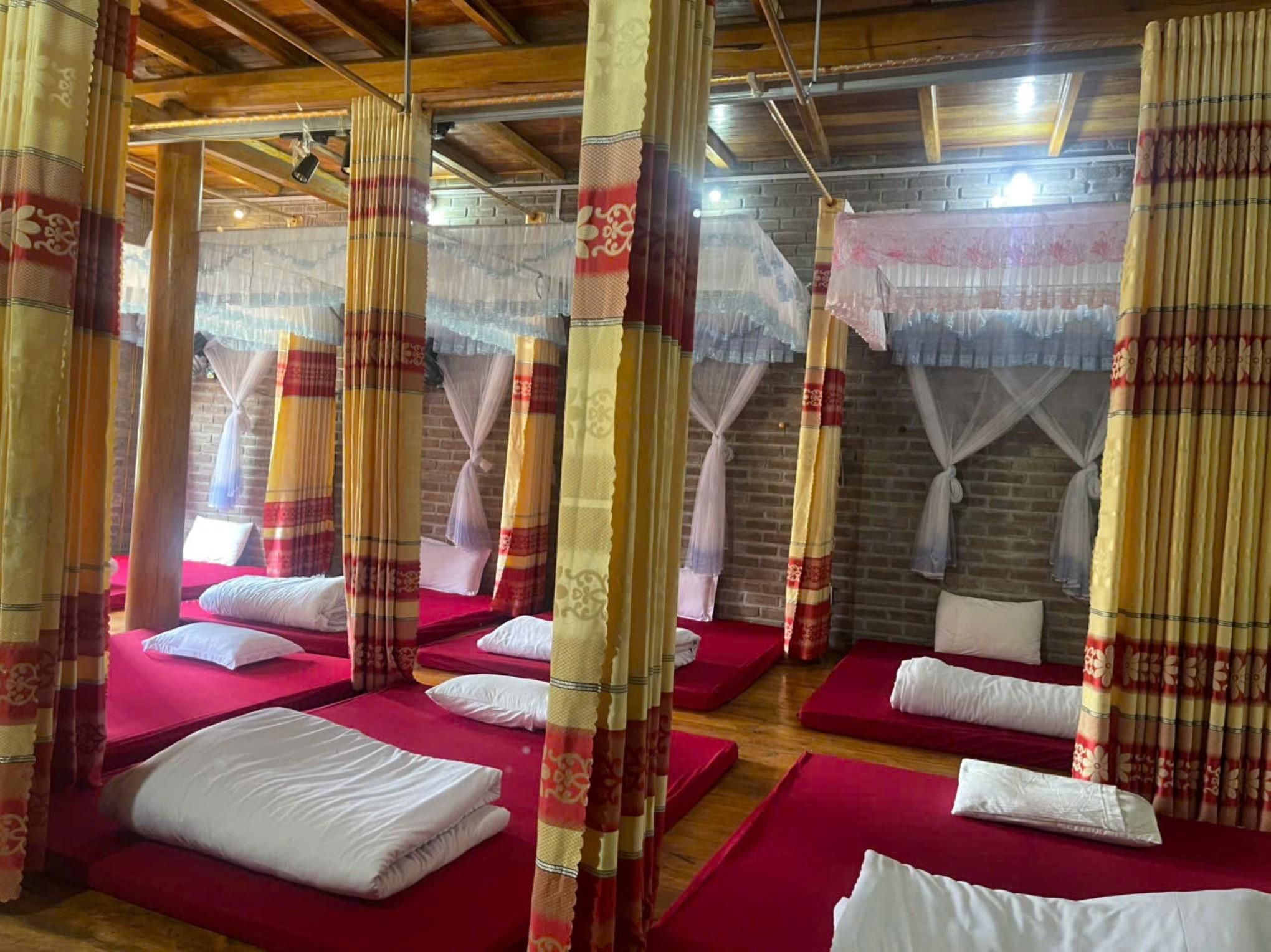Single Bed in Mixed Dormitory Room