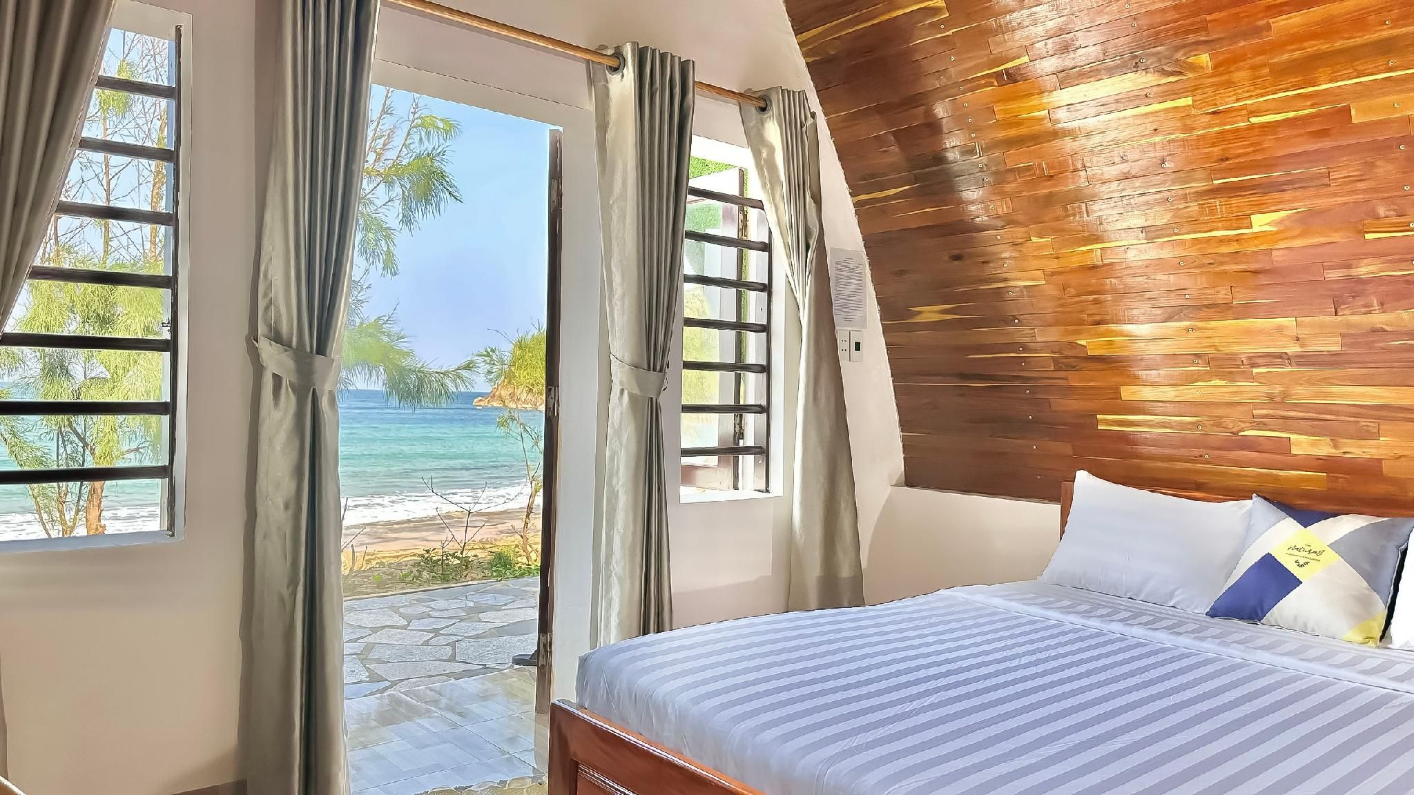 Oceanfront Room with 2 Queen Beds