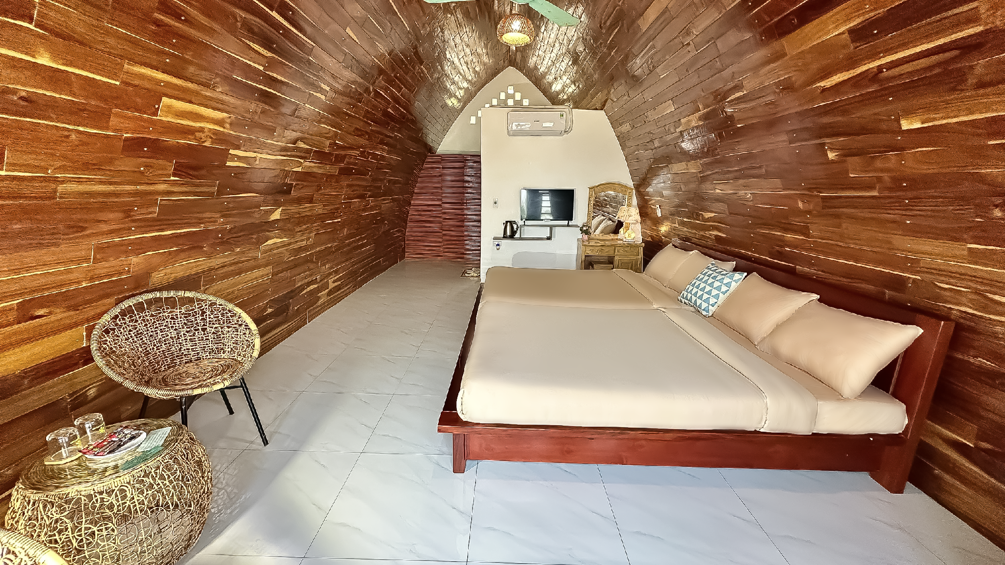 Beachfront Family Bungalow