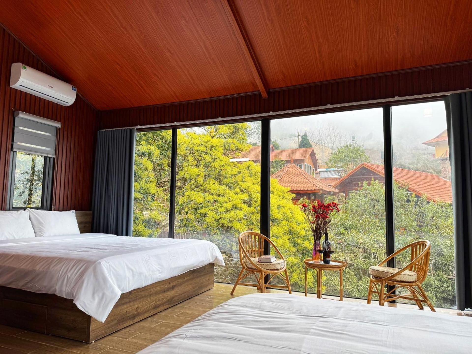 Hola Homestay Superior Quadruple Room