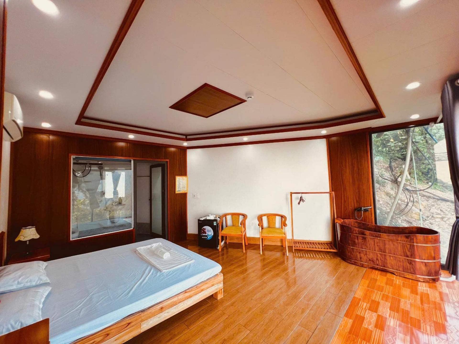Two-Bedroom Apartment with Mountain View