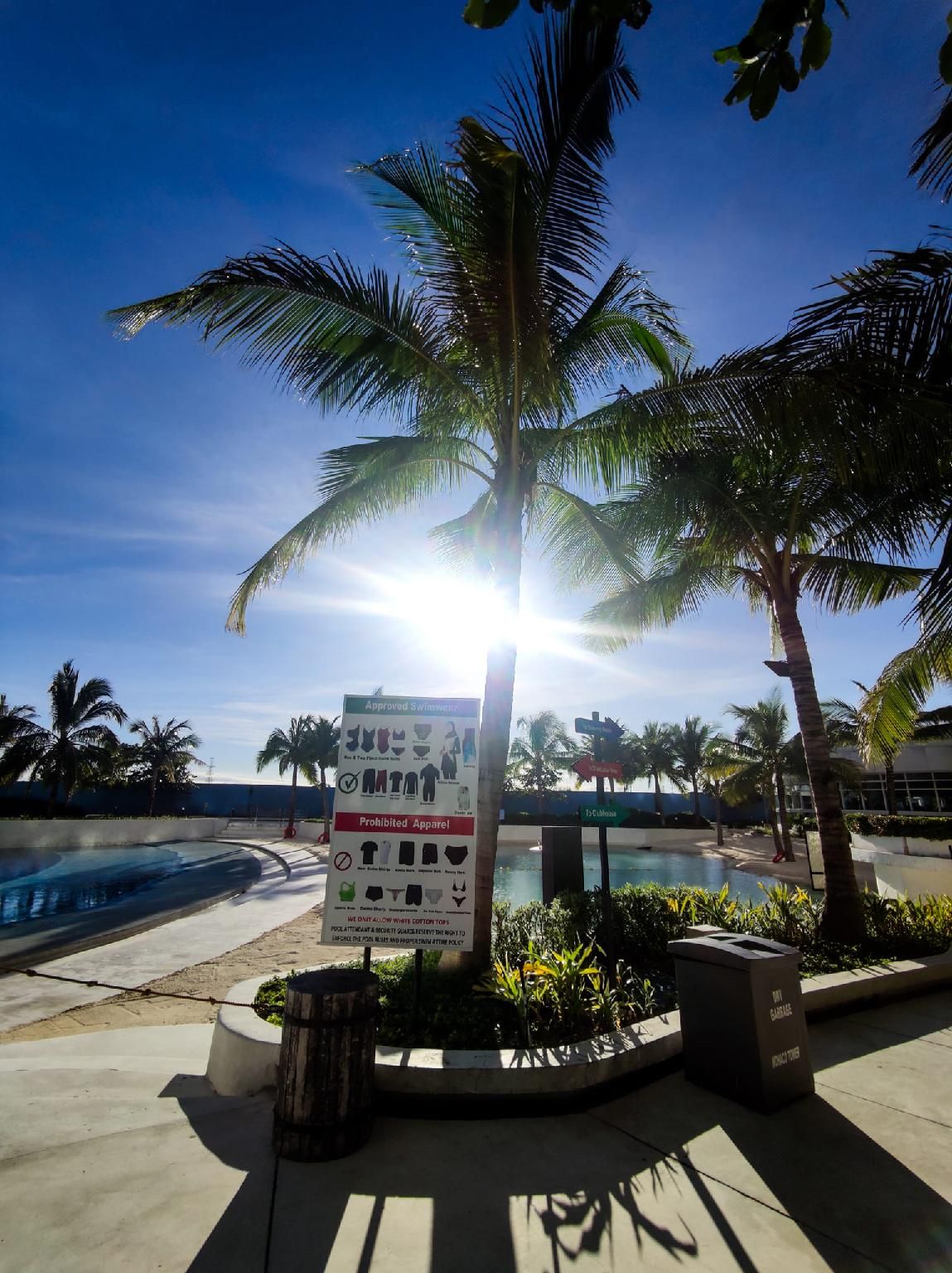 swimming pool [outdoor]