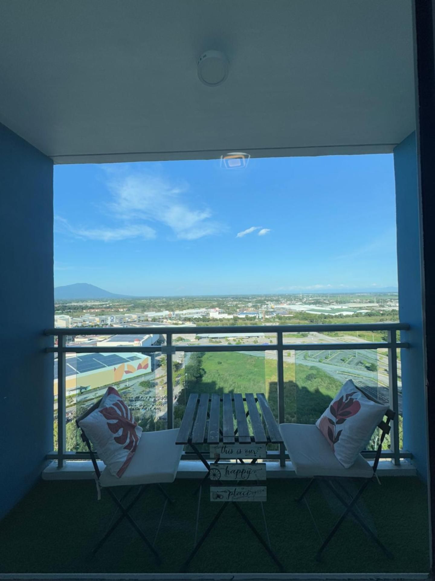 Studio with Mountain View